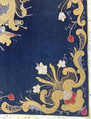 26994098a - ´Adels-Wappen´Stickerei, Spanien, 19.Jhd, Wolle-Baumwollstickerei, ca. 195 x 195 cm, ...