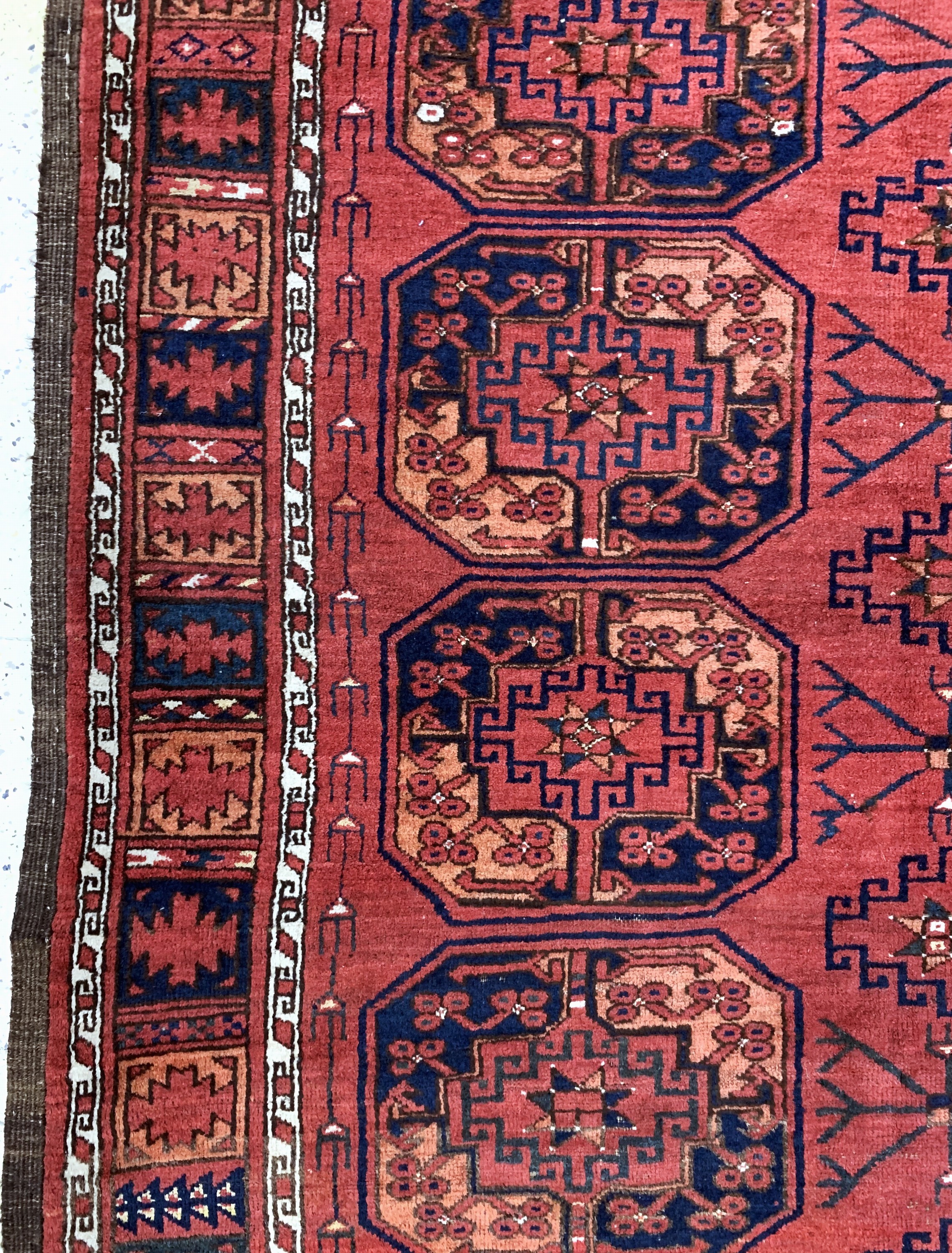 Detail d: Ersari"Hauptteppich"antik, Turkmenistan, 19.Jhd, Wolle auf Wolle, ca. 265 x 230 cm, EHZ: 3