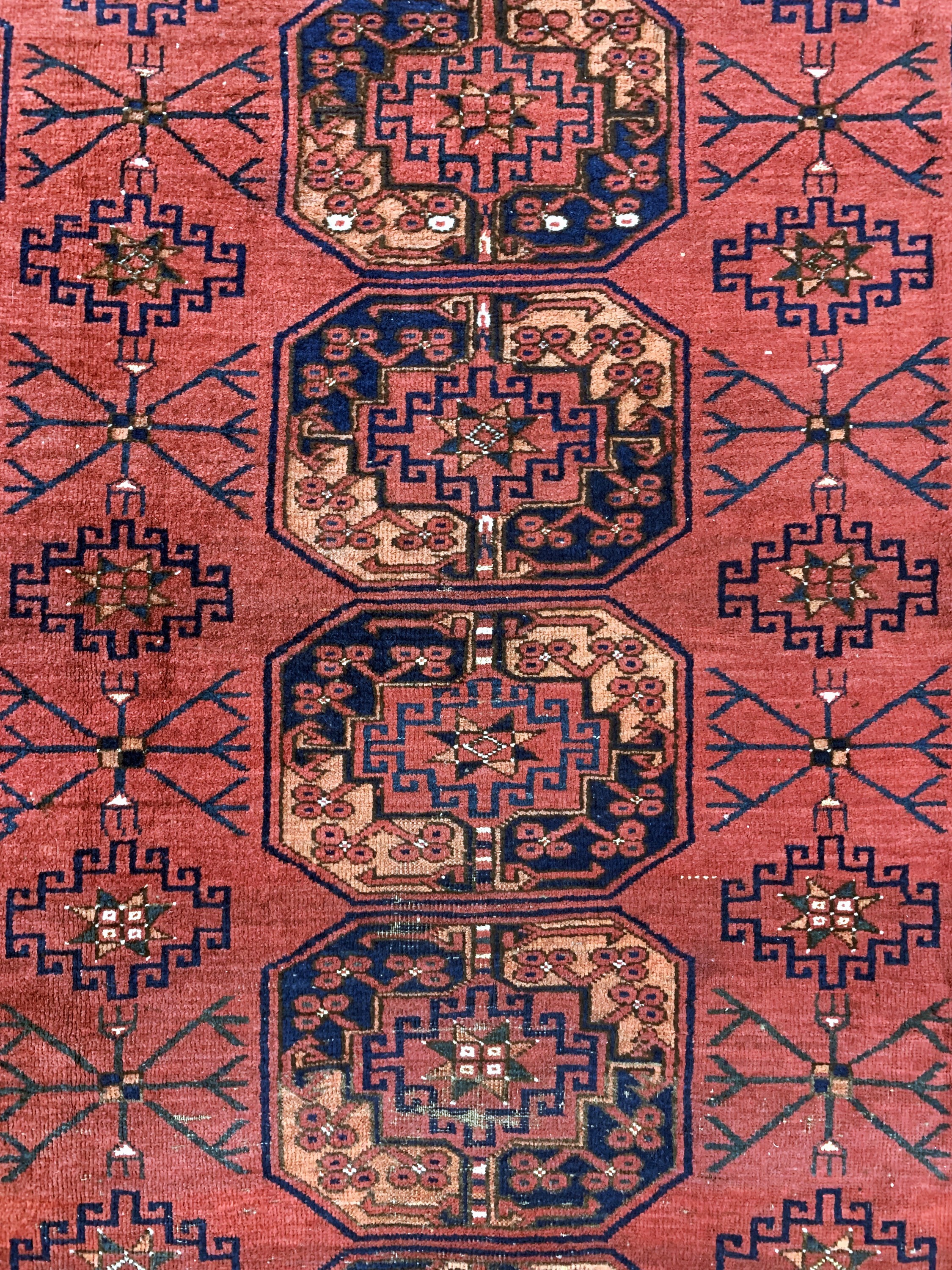 Detail e: Ersari"Hauptteppich"antik, Turkmenistan, 19.Jhd, Wolle auf Wolle, ca. 265 x 230 cm, EHZ: 3