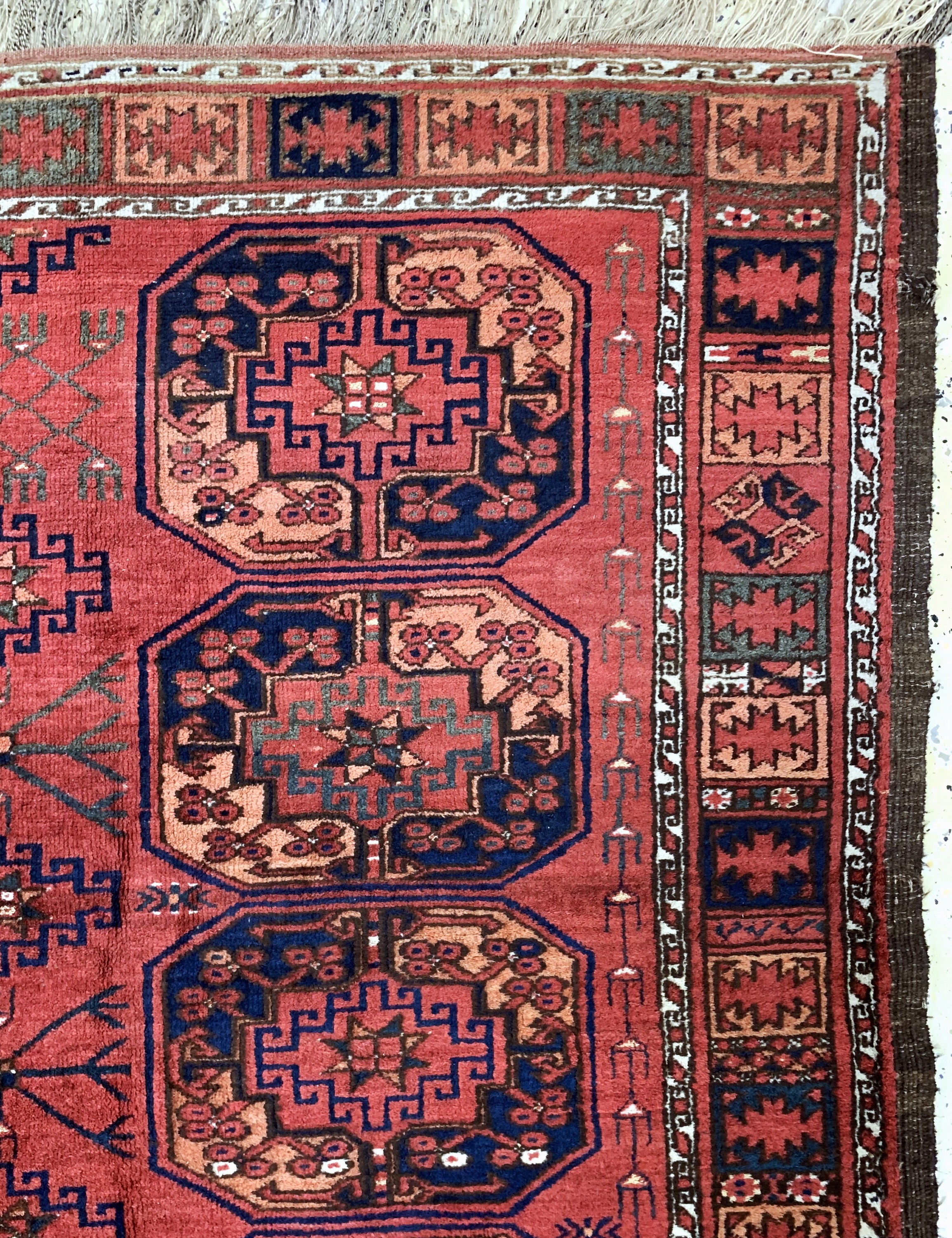 Detail i: Ersari"Hauptteppich"antik, Turkmenistan, 19.Jhd, Wolle auf Wolle, ca. 265 x 230 cm, EHZ: 3