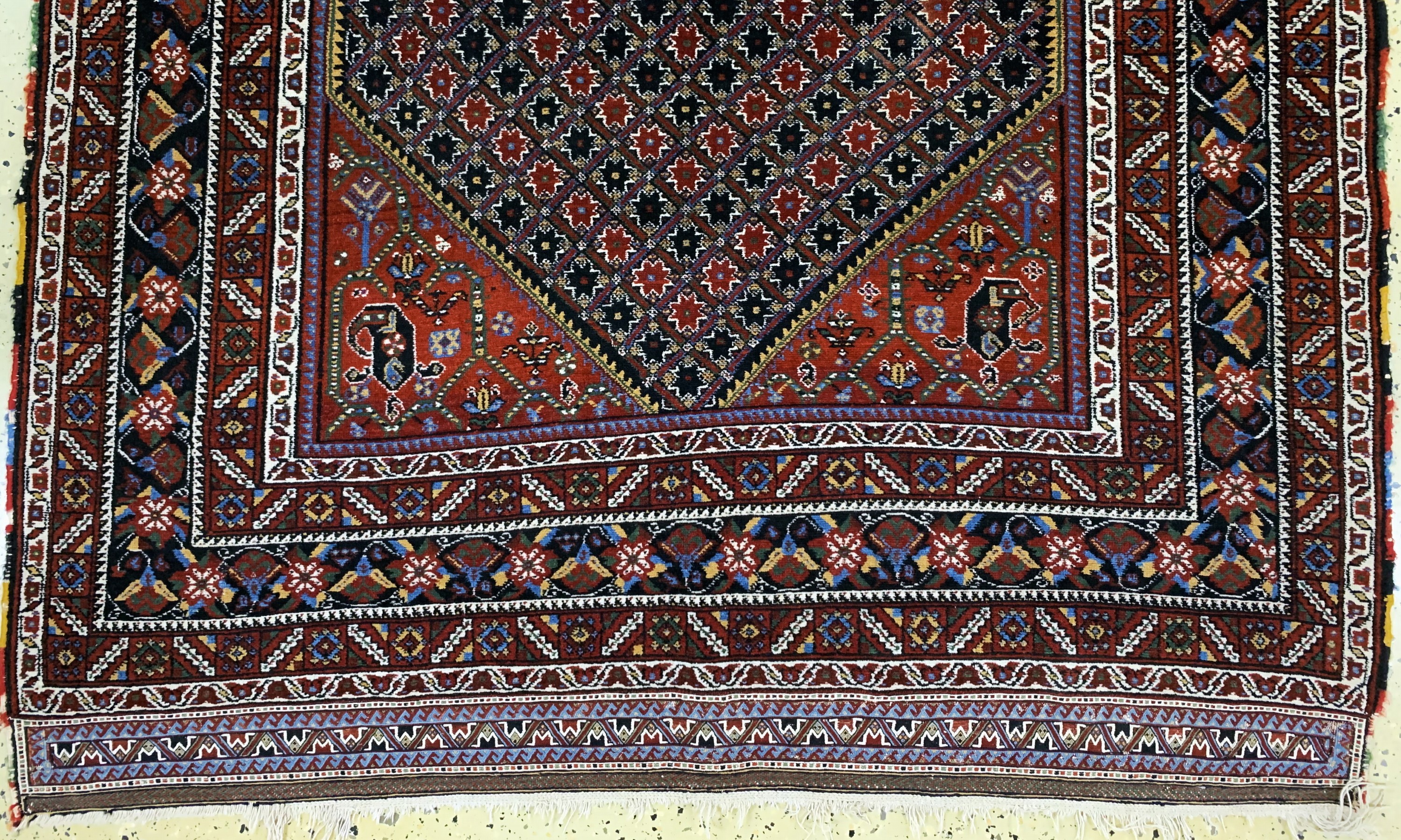 Detail c: Antiker Afschar, Persien, 19.Jhd, Wolle aufWolle, ca. 208 x 130 cm, EHZ: 2( flachgewebte Abschlüsse).