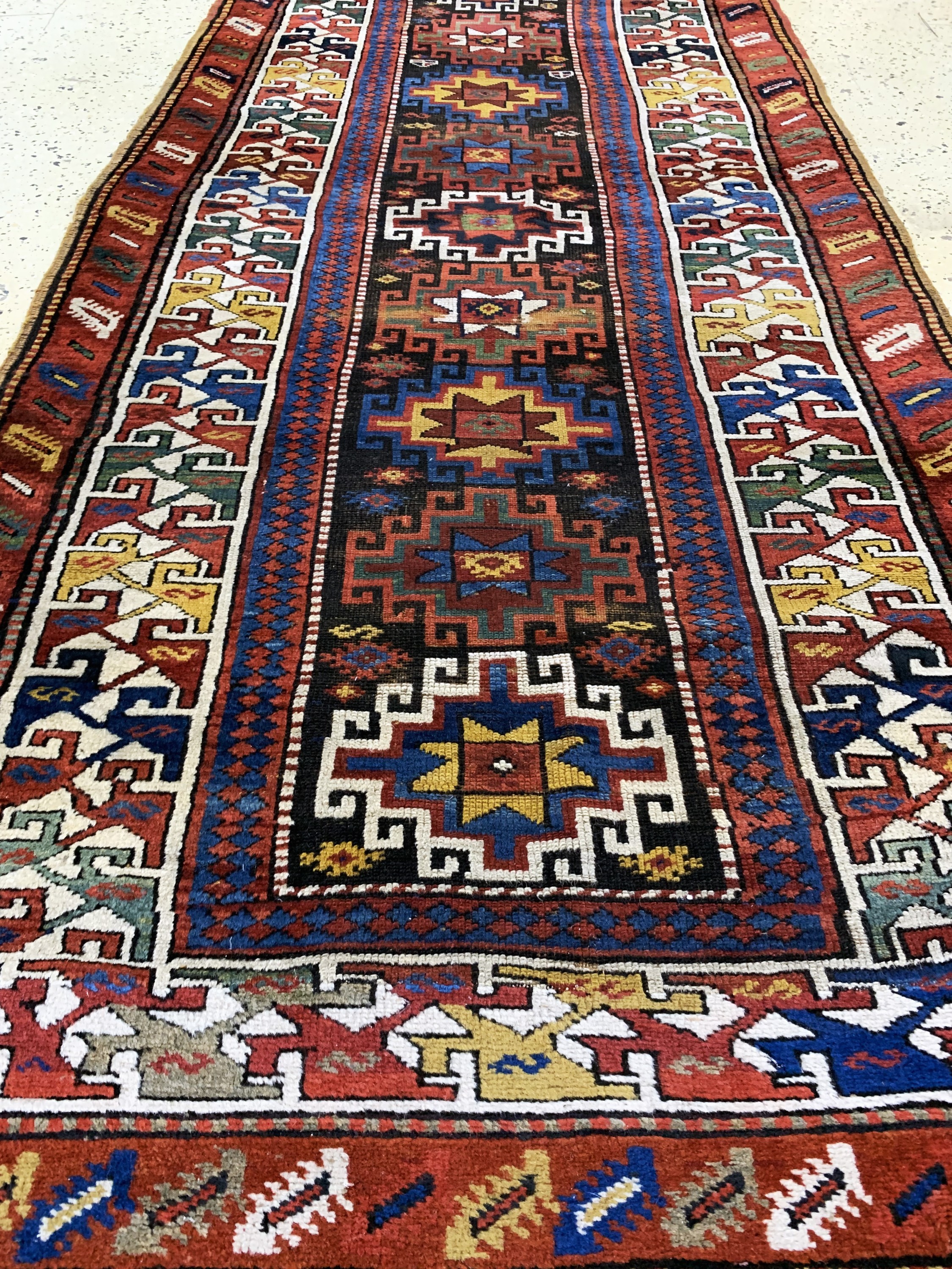 Detail f: "Moghan"Kazak antik, Kaukasus, 19.Jhd, Wolle auf Wolle, ca. 380 x 100 cm, EHZ: 3