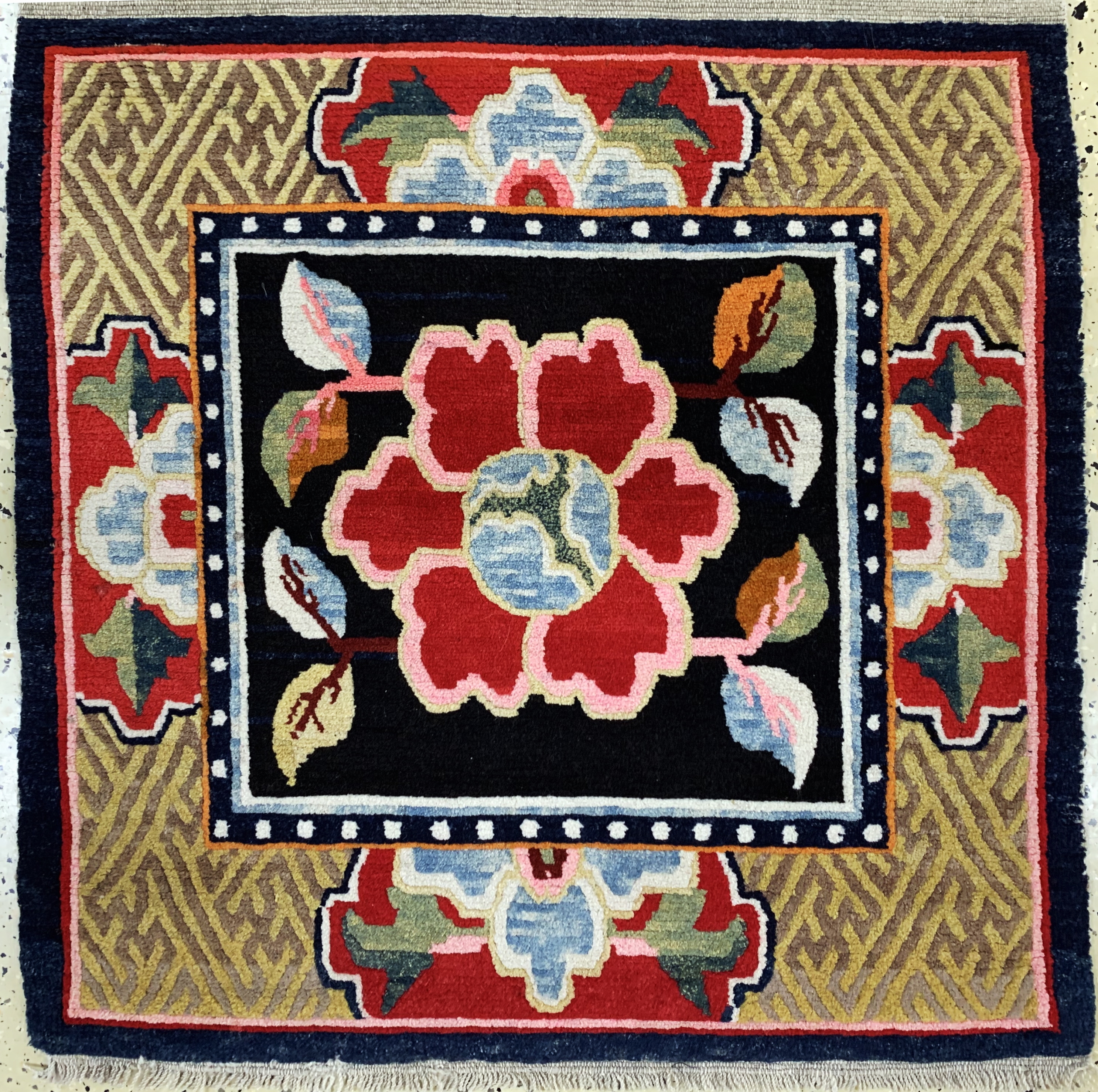 Detail b: "Sitzbank-Teppich", Tibet, um 1920-1930 Wolle auf Wolle, ca. 159 x 80 cm, EHZ: 2