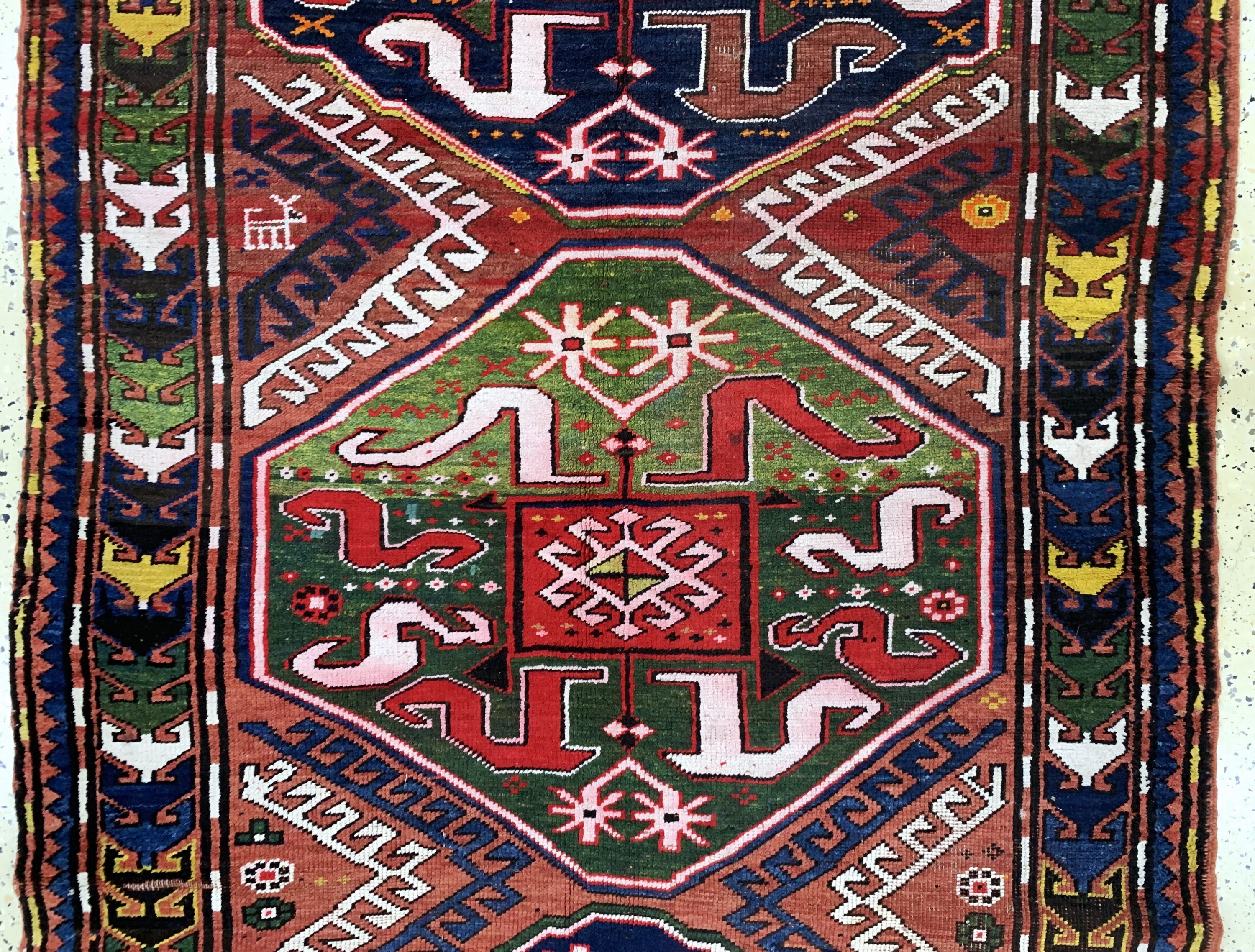 Detail b: "Wolkenband"Kazak, Kaukasus, Anfang 20.Jhd,Wolle auf Wolle, ca. 259 x 130 cm, verfärbt, EHZ: 2-3
