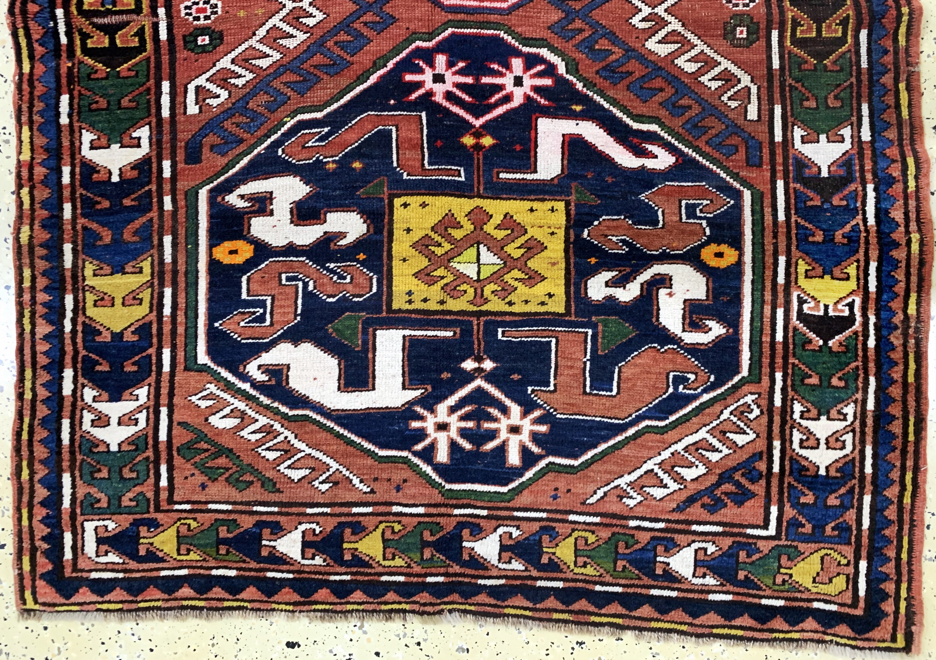 Detail c: "Wolkenband"Kazak, Kaukasus, Anfang 20.Jhd,Wolle auf Wolle, ca. 259 x 130 cm, verfärbt, EHZ: 2-3