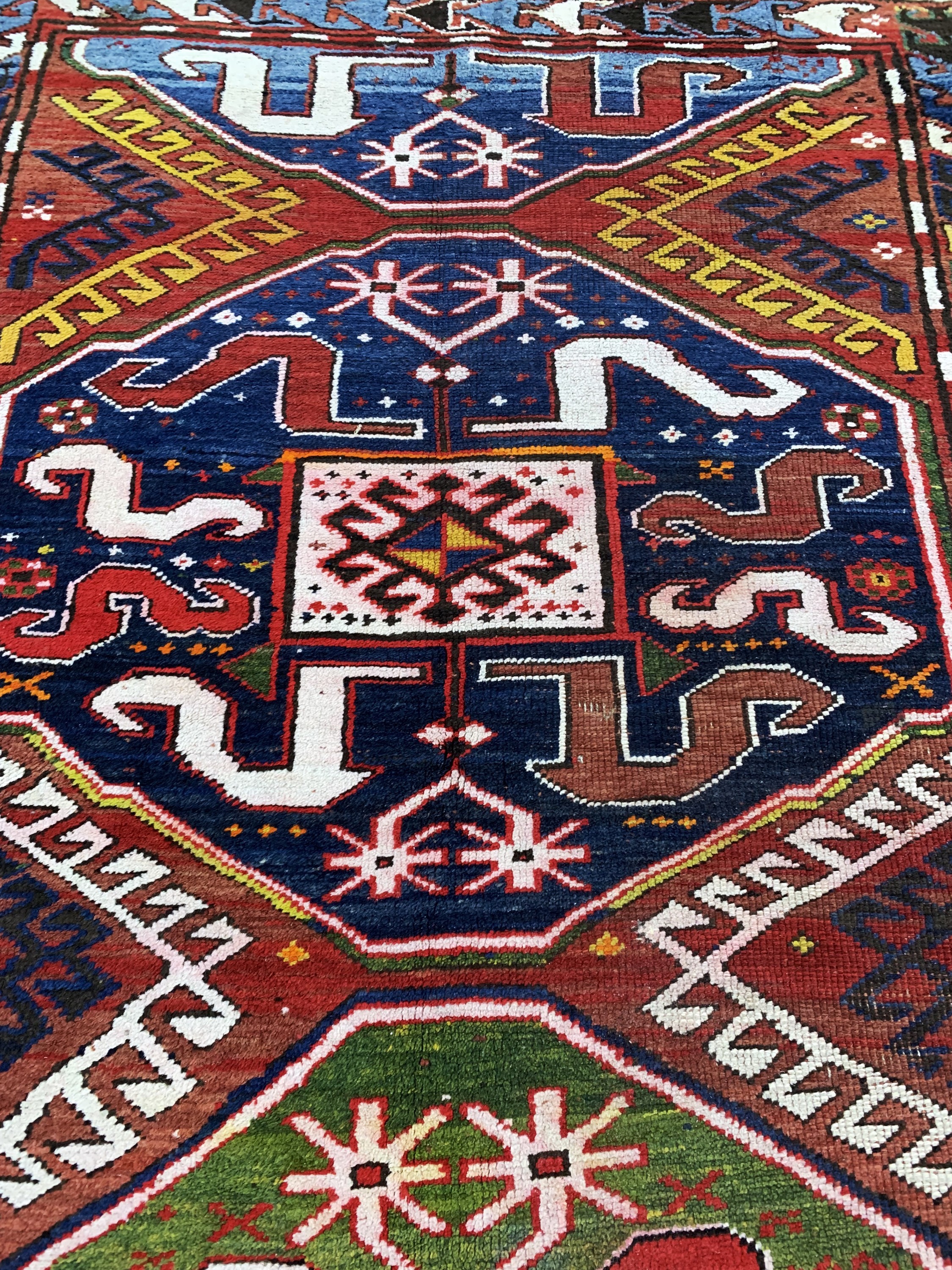 Detail d: "Wolkenband"Kazak, Kaukasus, Anfang 20.Jhd,Wolle auf Wolle, ca. 259 x 130 cm, verfärbt, EHZ: 2-3
