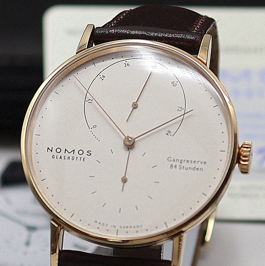 Detail a: NOMOS GLASHÜTTE Herrenarmbanduhr Lambda 39 in Roségold 750/000 Referenz 952, Handaufzug, 3-teil. Geh. beids. vergl., Boden und Glasrand aufgedr., ...