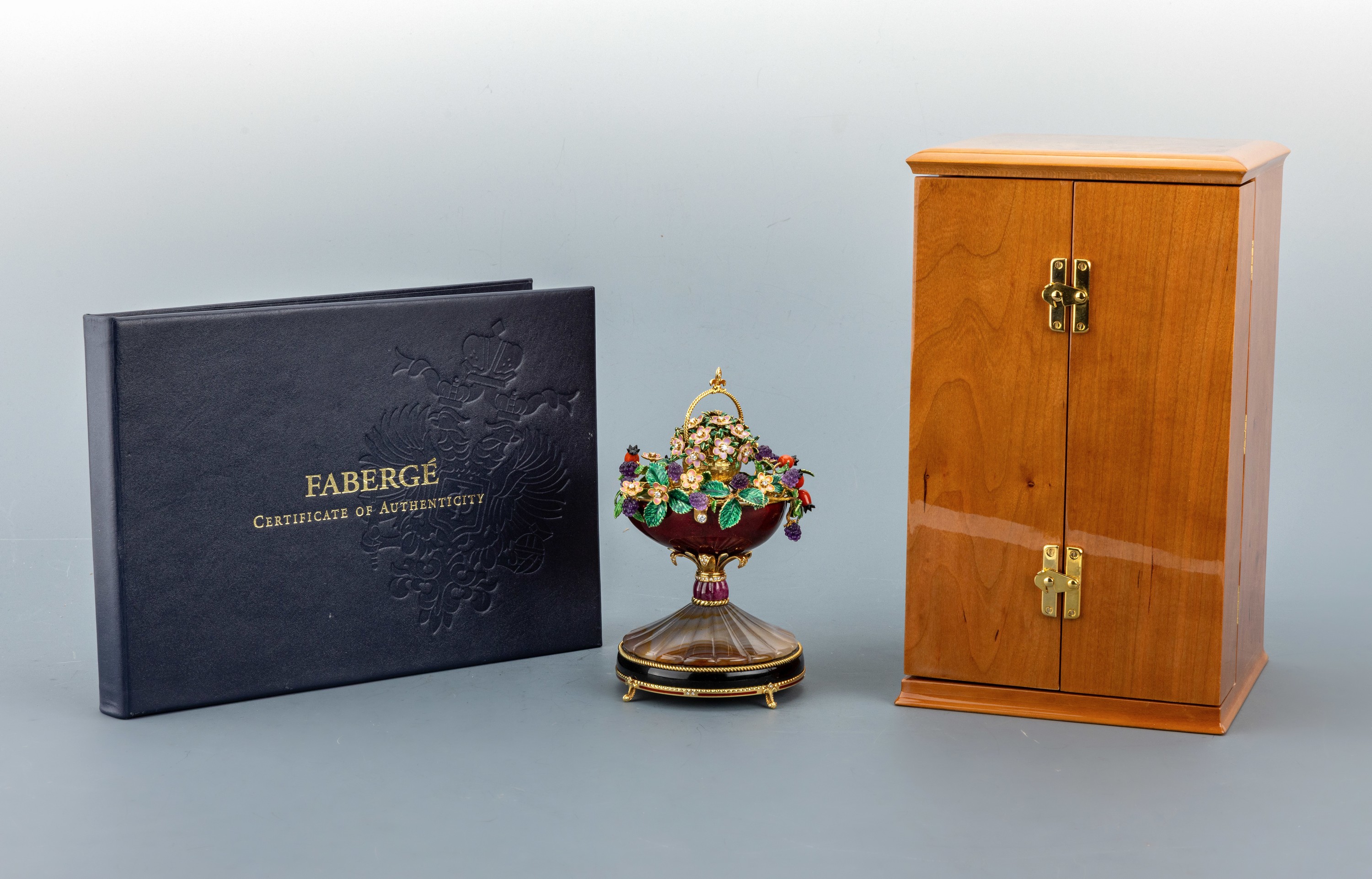 Detail b: 18 kt Gold FABERGE by VICTOR MAYER Spieluhr Herbst-Ei 1998, limit. Auflage, hier 9/10, GG 750/000, Sockel aus Obsidian-Achat auf Goldfüßchen, ...