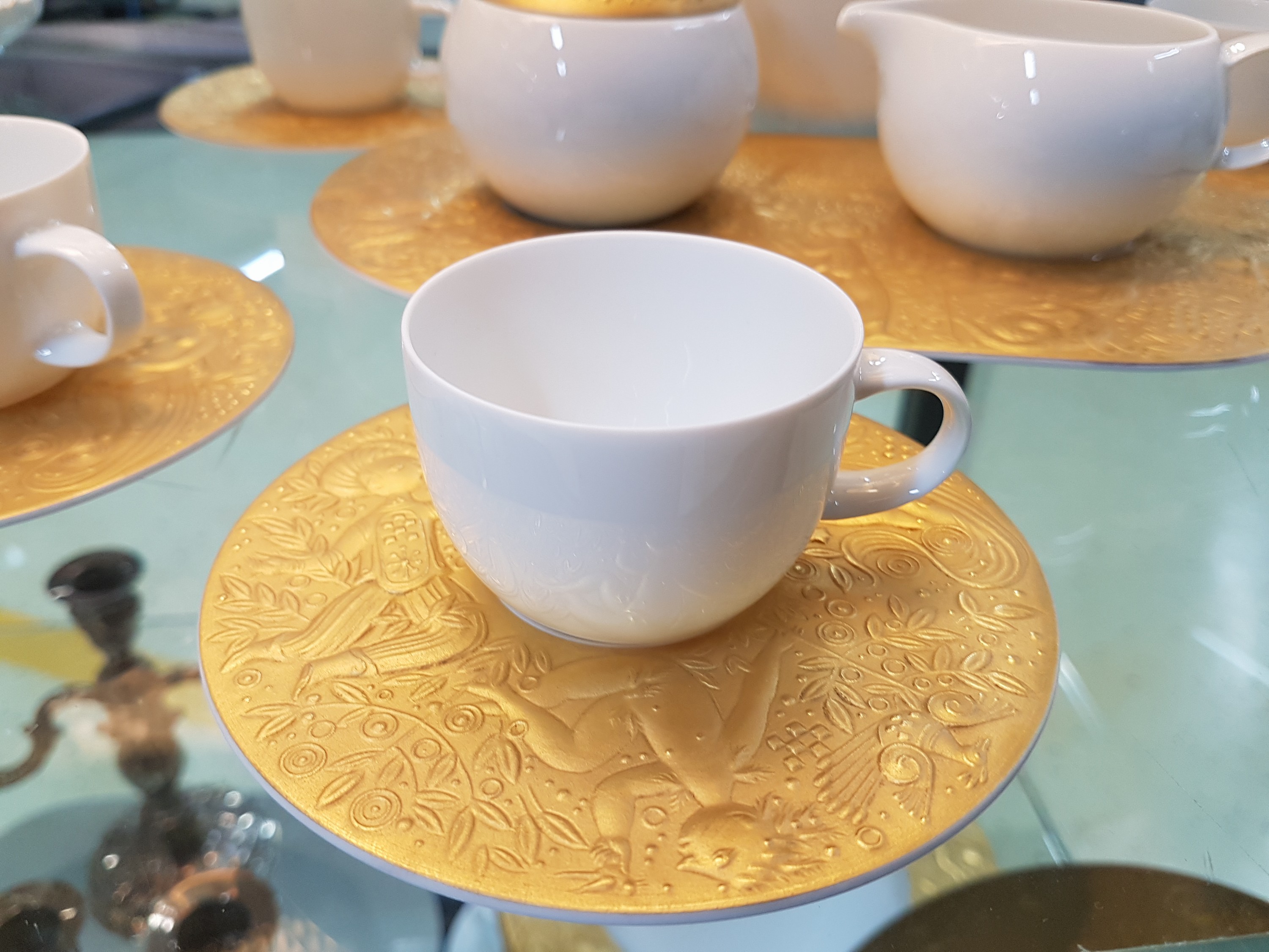 Detail d: Mokka- bzw. Espressoservice für 6 Personen, Rosenthal, Zauberflöte Sarasto, Entw. Björn Wiinblad, Kanne, 6 Tassen mit Untertassen, Sahnegießer ...