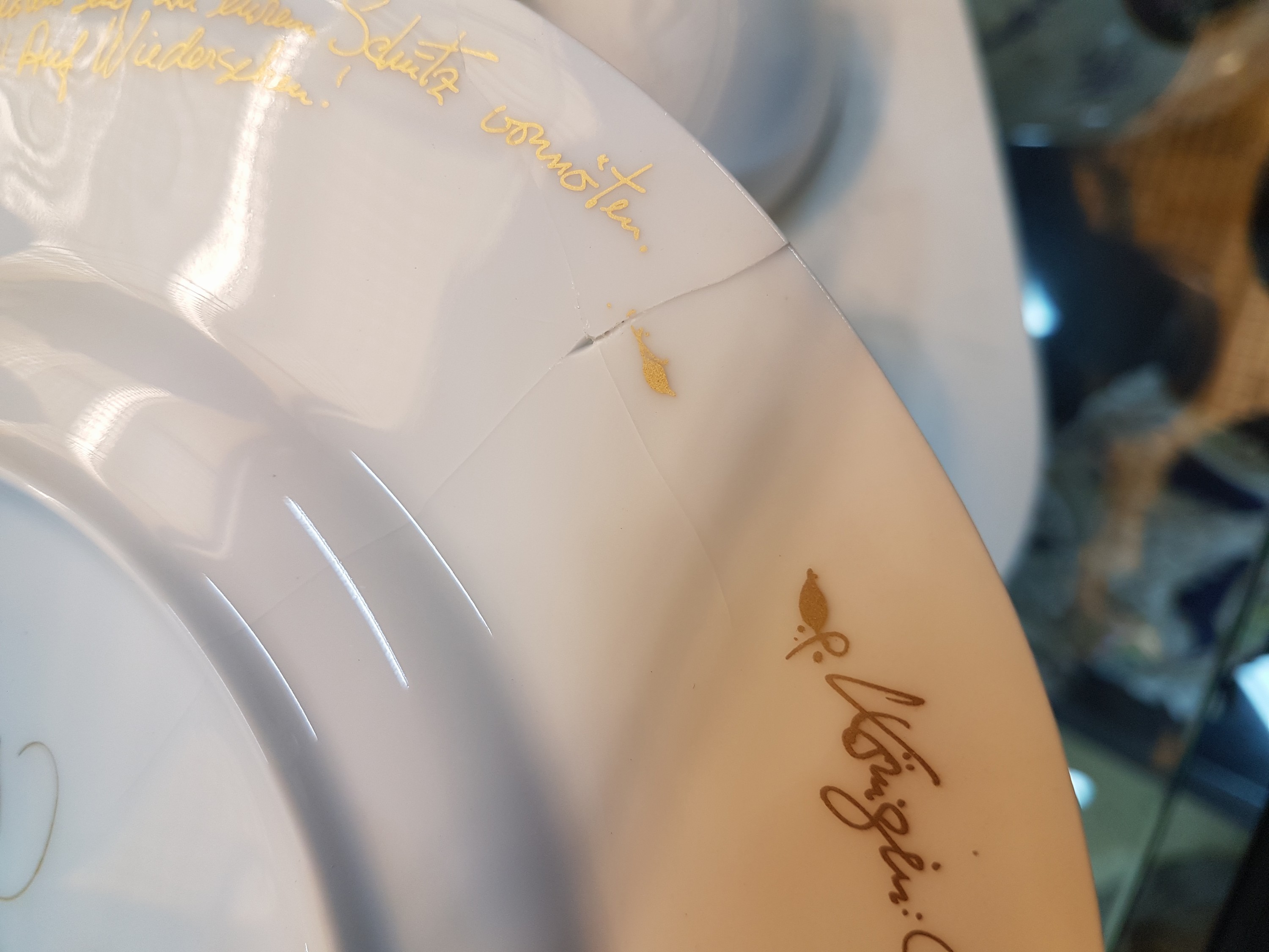 Detail f: Kaffee- und Teeservice, Rosenthal, Dekor Zauberflöte Sarasto, Entwurf Björn Wiinblad, reich reliefiert, Kaffeekanne, Teekanne, 6 Kaffeetassen mit ...