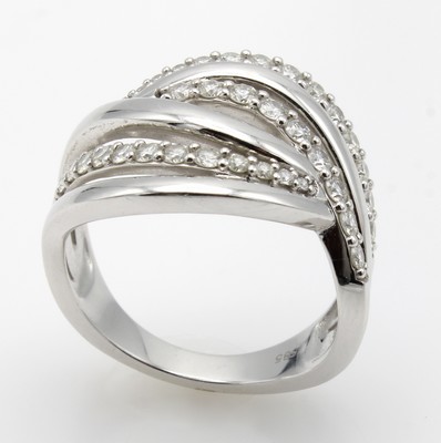 26994150a - Ring mit Brillanten, WG 585/000, geschw. Design, 34 Brill. zus. ca. 0.80 ct ...