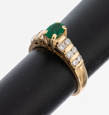 Image 14 kt Gold Smaragd-Brillant-Ring, GG 585/000, ovalfacett. Smaragd ca. 0.20 ct, 12 ...
