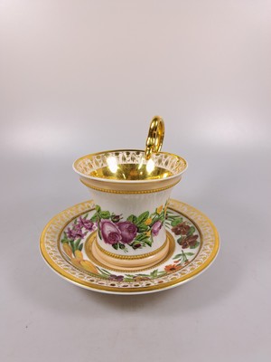 26994185a - Empiretasse mit Untertasse, KPM Berlin, um 1800, Porzellan, umlaufende bemalte ...