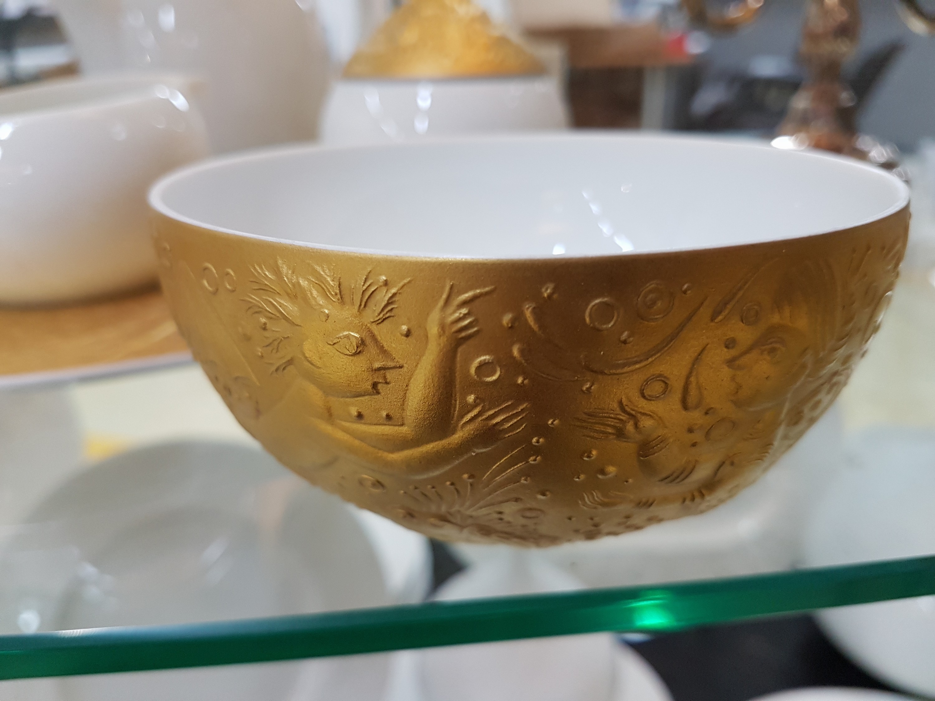 Detail c: 14 Teile Porzellan, Rosenthal, Dekor Zauberflöte Sarasto, Entwurf Björn Wiinblad, reich reliefiert und teilvergoldet, 2 Mokkakännchen, Zuckerdose ...