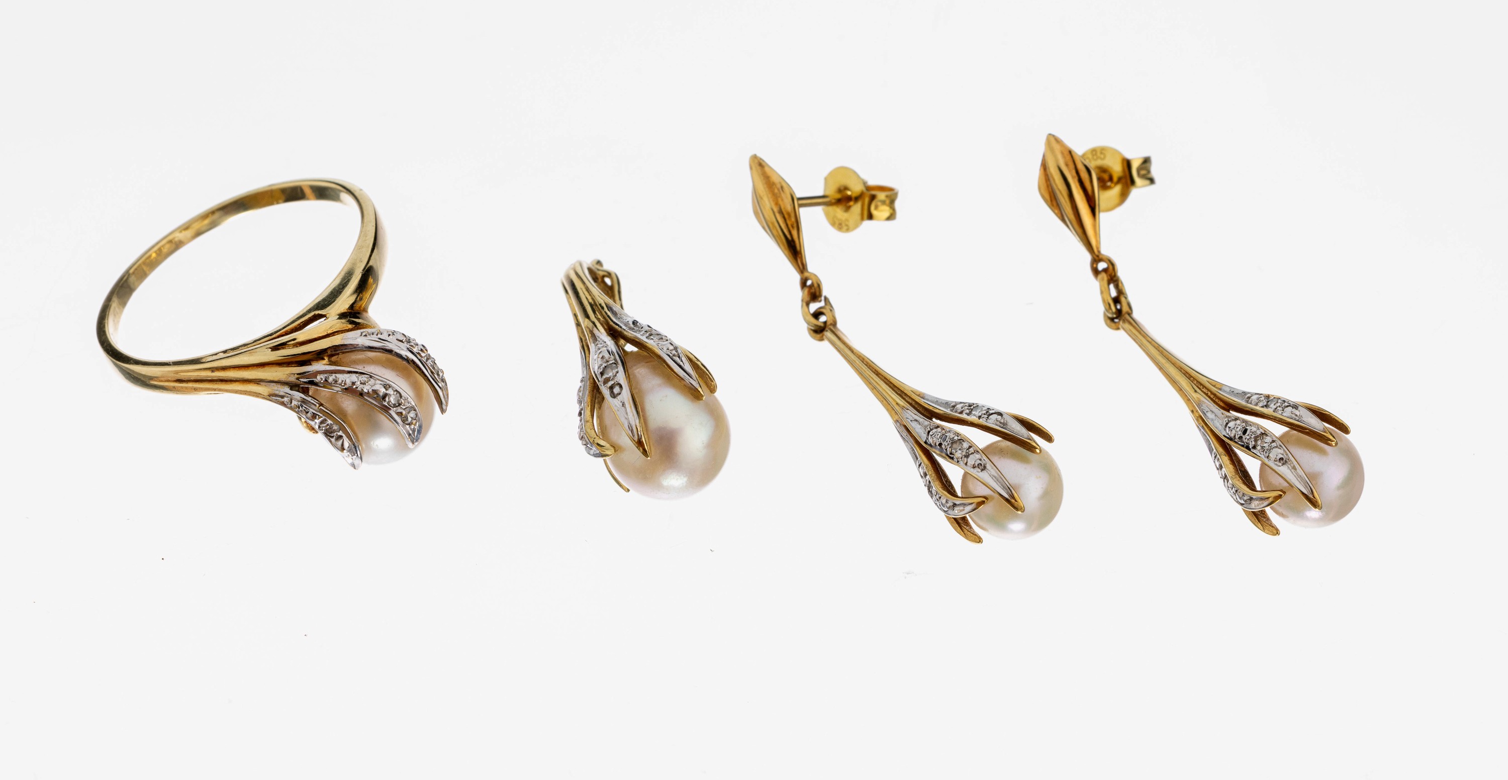 Image 26994351 - 14 kt Gold Perl-Diamant-Schmuckset, GG/WG 585/000, best. aus: Paar Ohrgehänge, ...