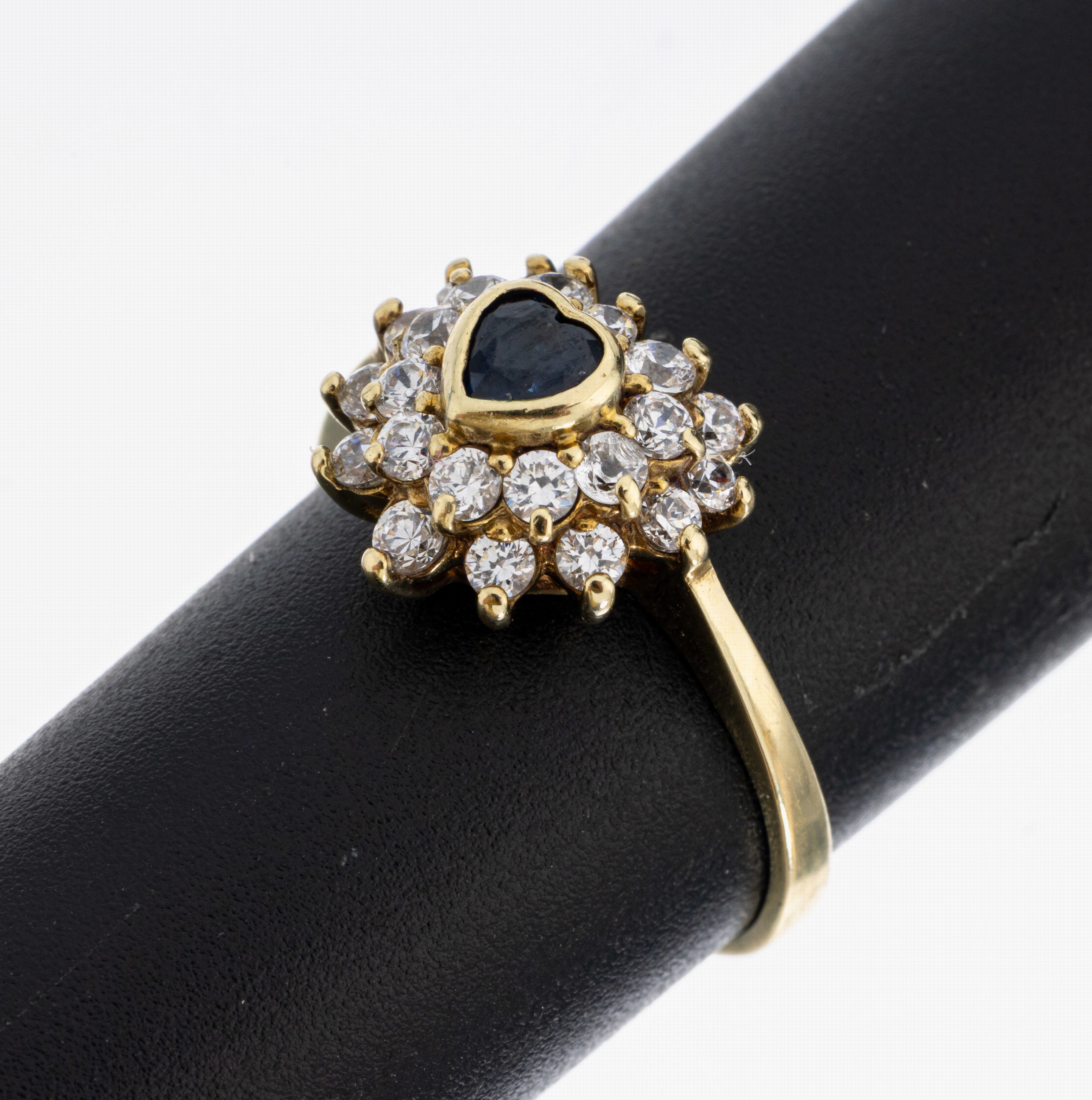 Image 26994363 - 14 kt Gold Saphir-Brillant-Ring, GG 585/000, herzf. Ringkopf, facett. Saphir-Herz ca. ...