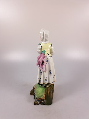 26994867c - Porzellanfigur, Höchst, um 1770, Mädchen mit Kopftuch und Vogel, bunt bemalt, ...