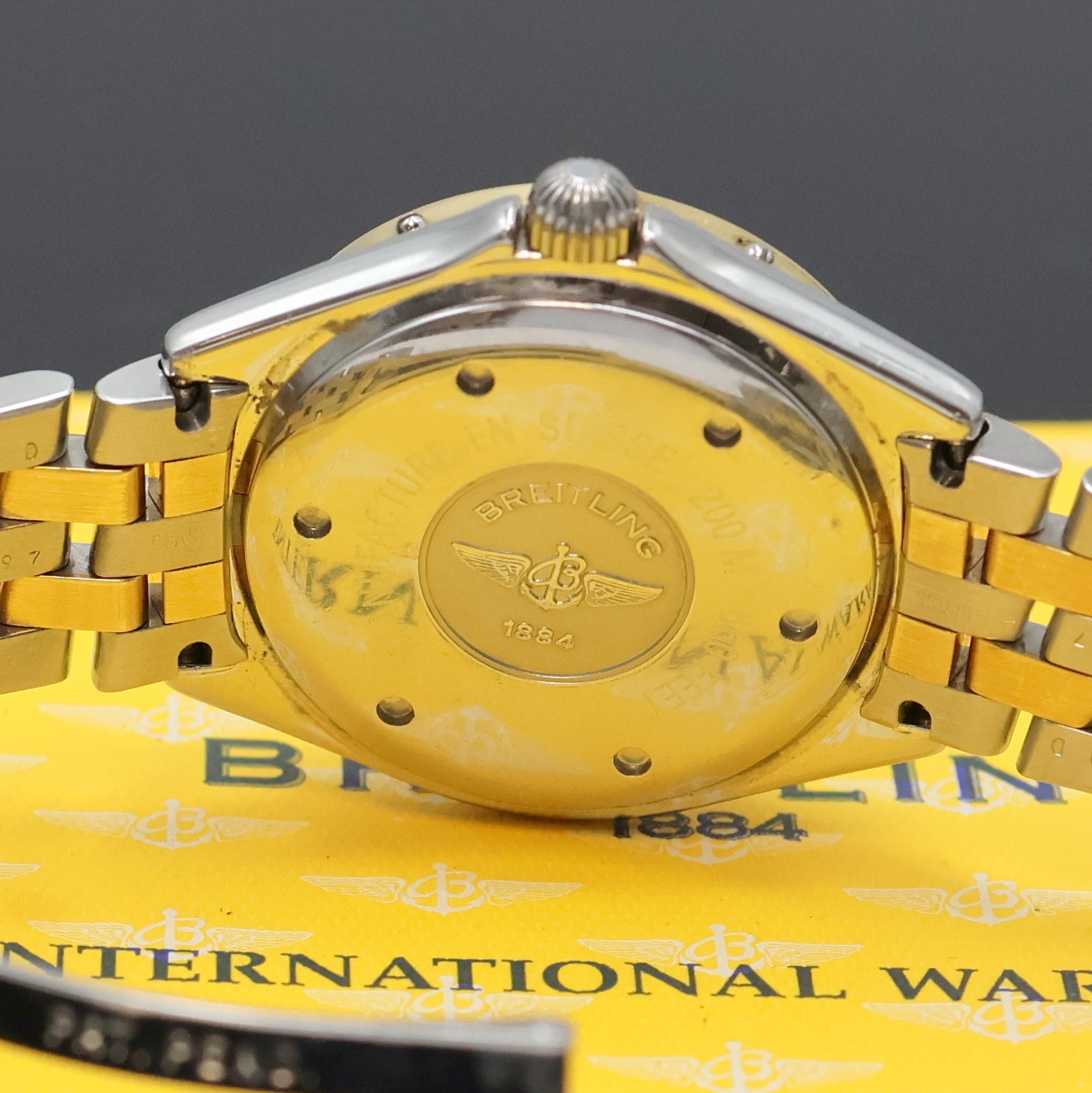 Detail d: BREITLING Damenarmbanduhr Lady J Referenz D52065, quarz, Edelstahl/Gold kombiniert inkl. Pilotband m. Faltschl., Boden und Krone verschr., ...