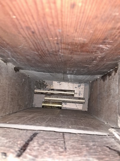 26994905b - Standuhr, deutsch, um 1760/80, Eichengehäuse mit kräftigen Schnitzarbeiten, ...