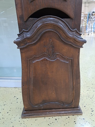 26994905e - Standuhr, deutsch, um 1760/80, Eichengehäuse mit kräftigen Schnitzarbeiten, ...