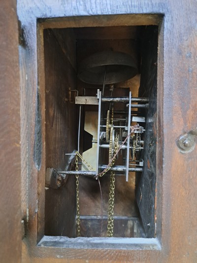 26994905f - Standuhr, deutsch, um 1760/80, Eichengehäuse mit kräftigen Schnitzarbeiten, ...