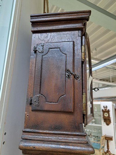 26994905g - Standuhr, deutsch, um 1760/80, Eichengehäuse mit kräftigen Schnitzarbeiten, ...