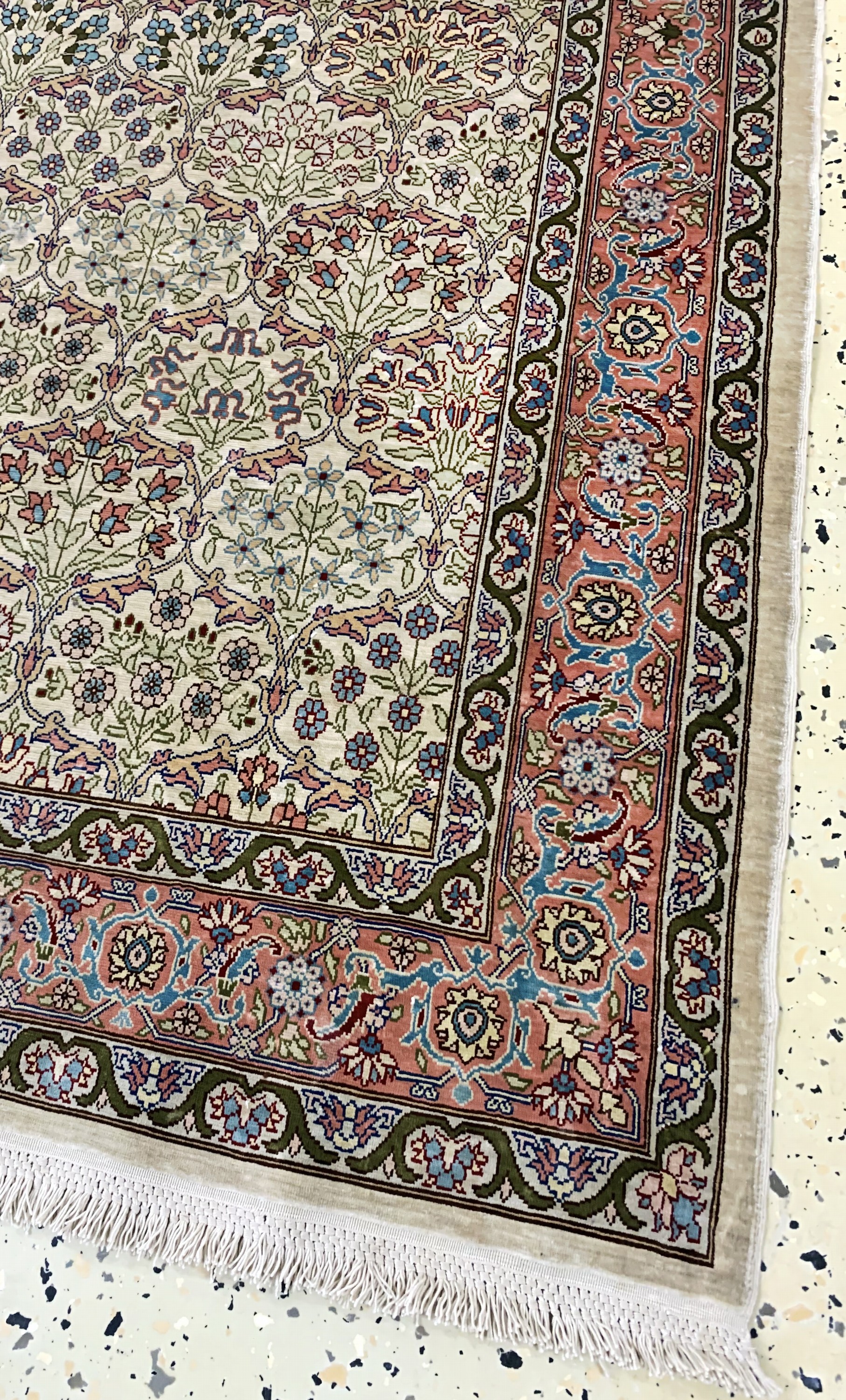 Detail a: Hereke Seide fein signiert, Türkei, Mitte 20.Jhd, reine Naturseide, ca. 140 x 90 cm, ca.1,0 Mio. Kn/qm, EHZ: 1-2