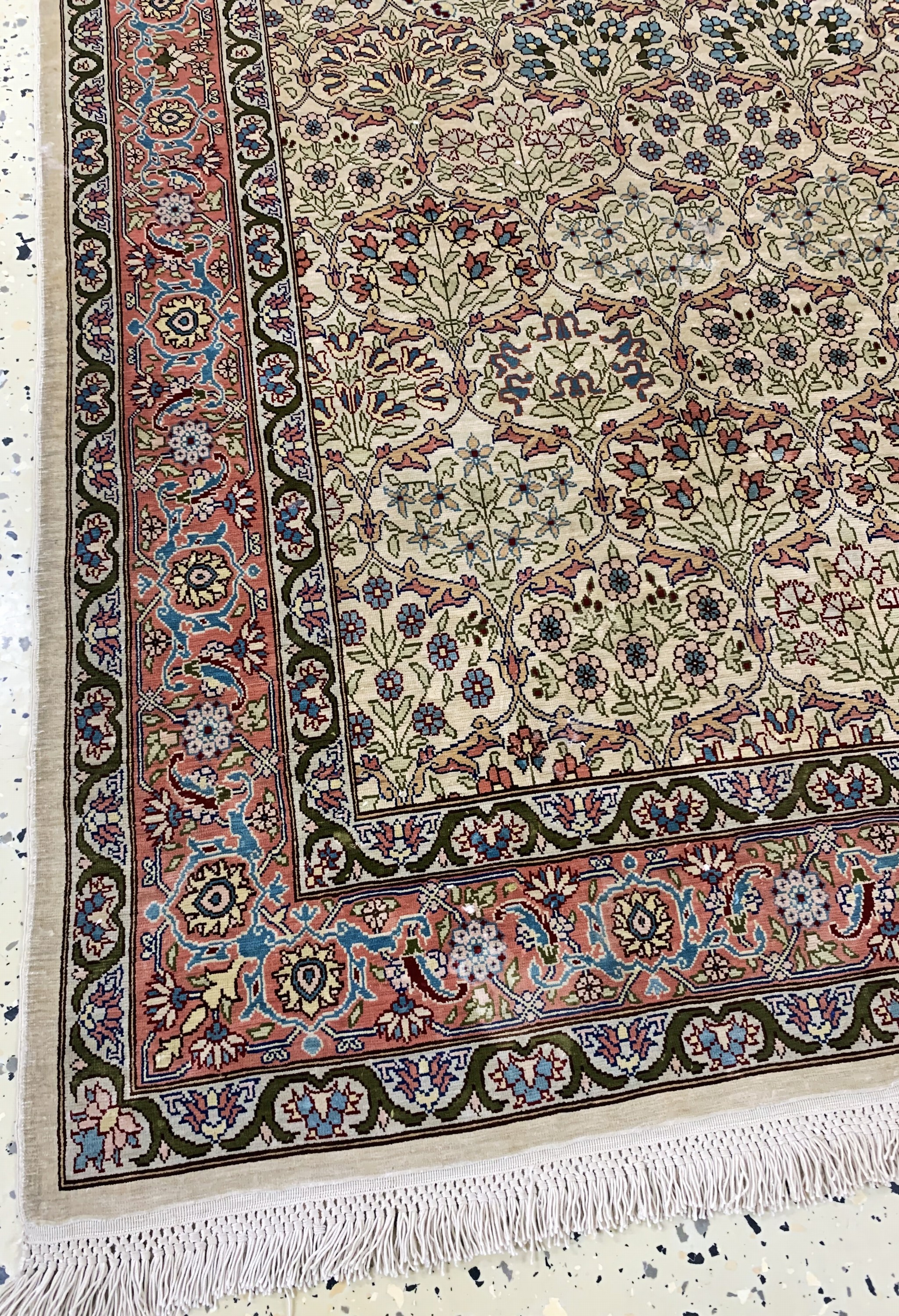 Detail b: Hereke Seide fein signiert, Türkei, Mitte 20.Jhd, reine Naturseide, ca. 140 x 90 cm, ca.1,0 Mio. Kn/qm, EHZ: 1-2
