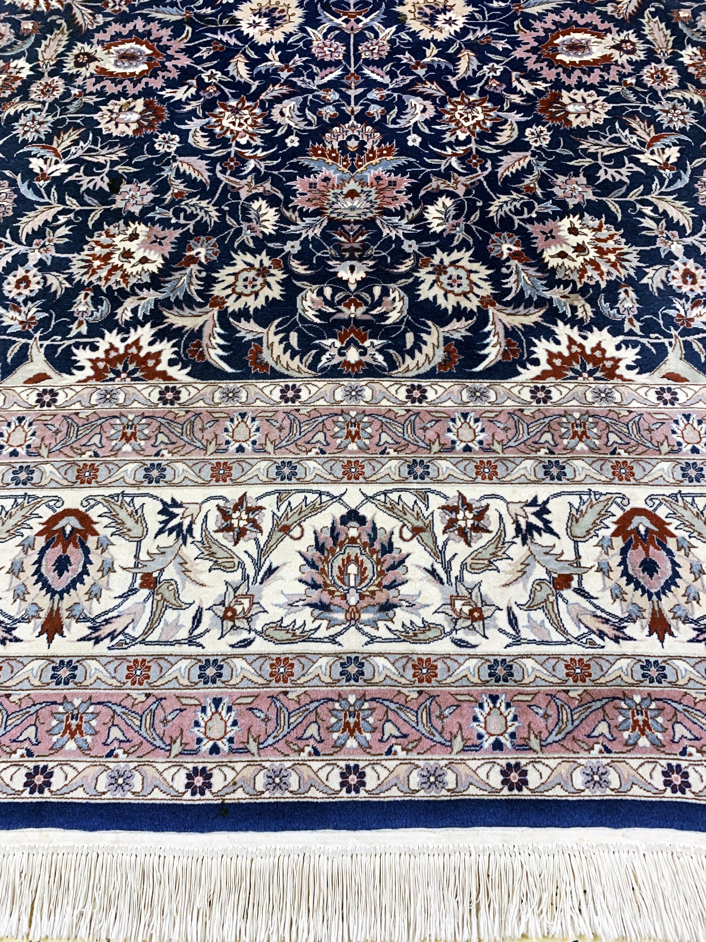 Detail b: Esfahan fein, China, Ende 20.Jhd, Korkwolleauf Baumwolle, ca. 353 x 253 cm, EHZ: 1-2