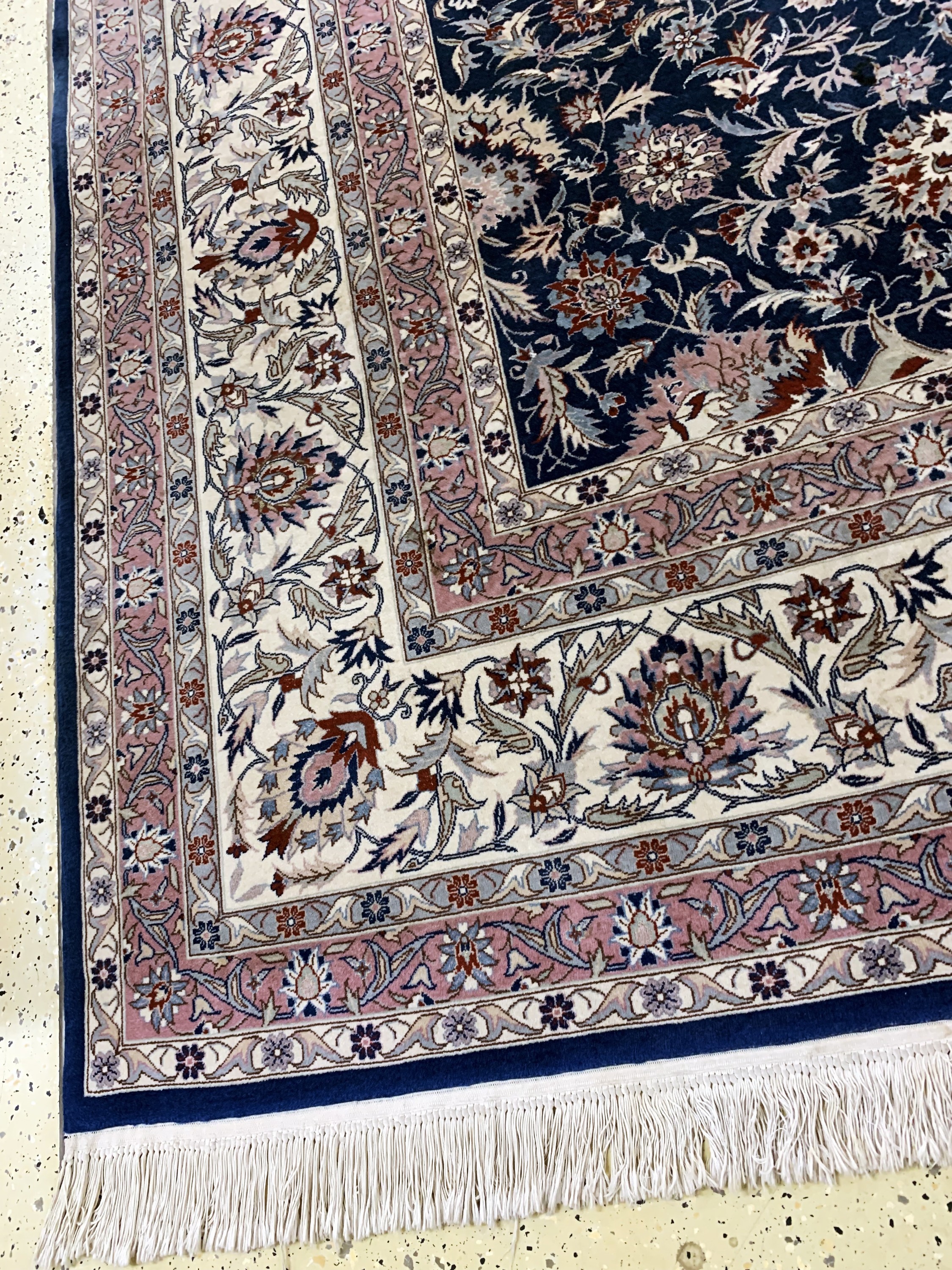 Detail c: Esfahan fein, China, Ende 20.Jhd, Korkwolleauf Baumwolle, ca. 353 x 253 cm, EHZ: 1-2