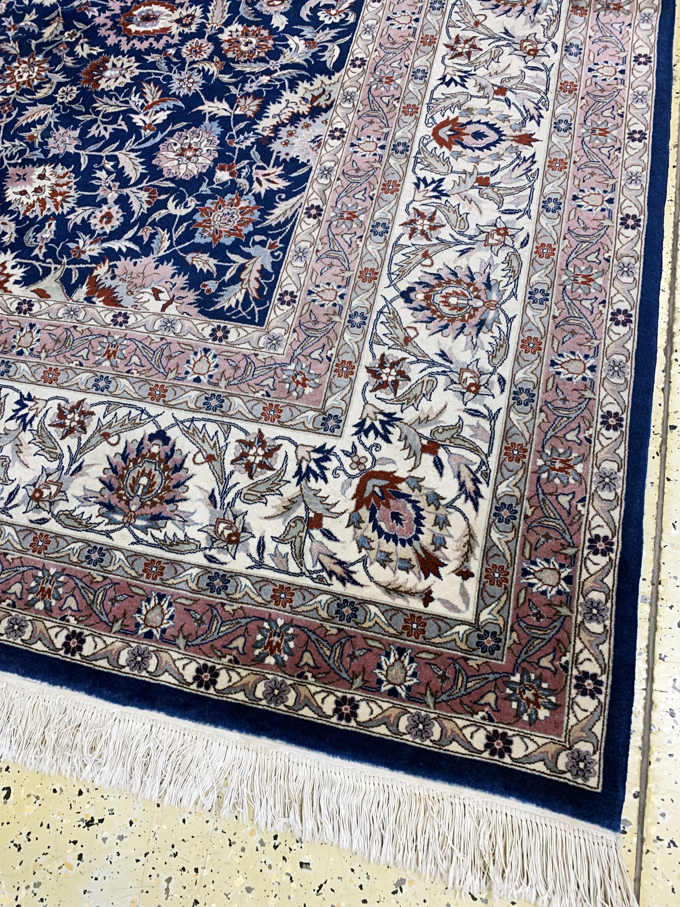 Detail e: Esfahan fein, China, Ende 20.Jhd, Korkwolleauf Baumwolle, ca. 353 x 253 cm, EHZ: 1-2