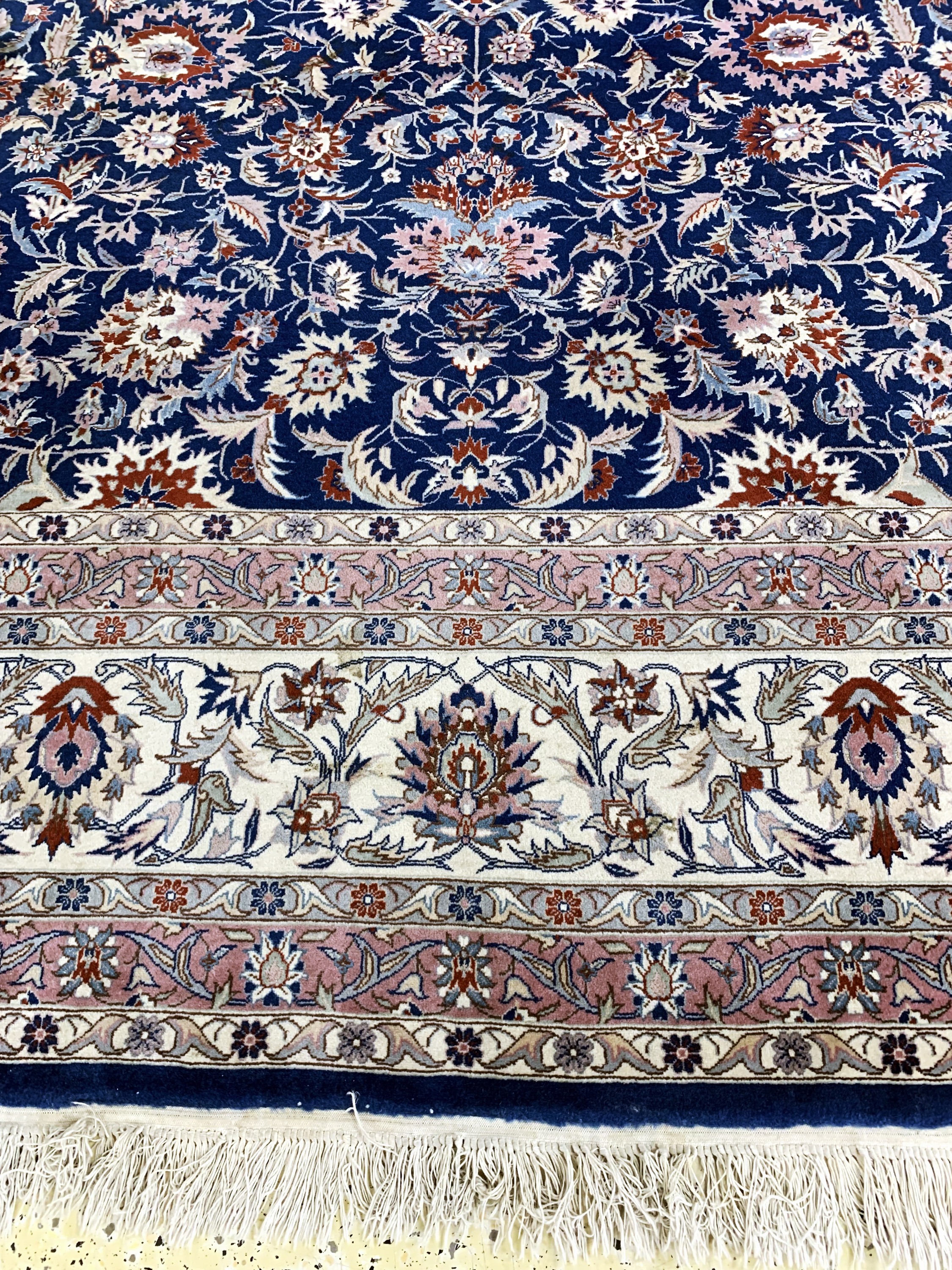 Detail f: Esfahan fein, China, Ende 20.Jhd, Korkwolleauf Baumwolle, ca. 353 x 253 cm, EHZ: 1-2