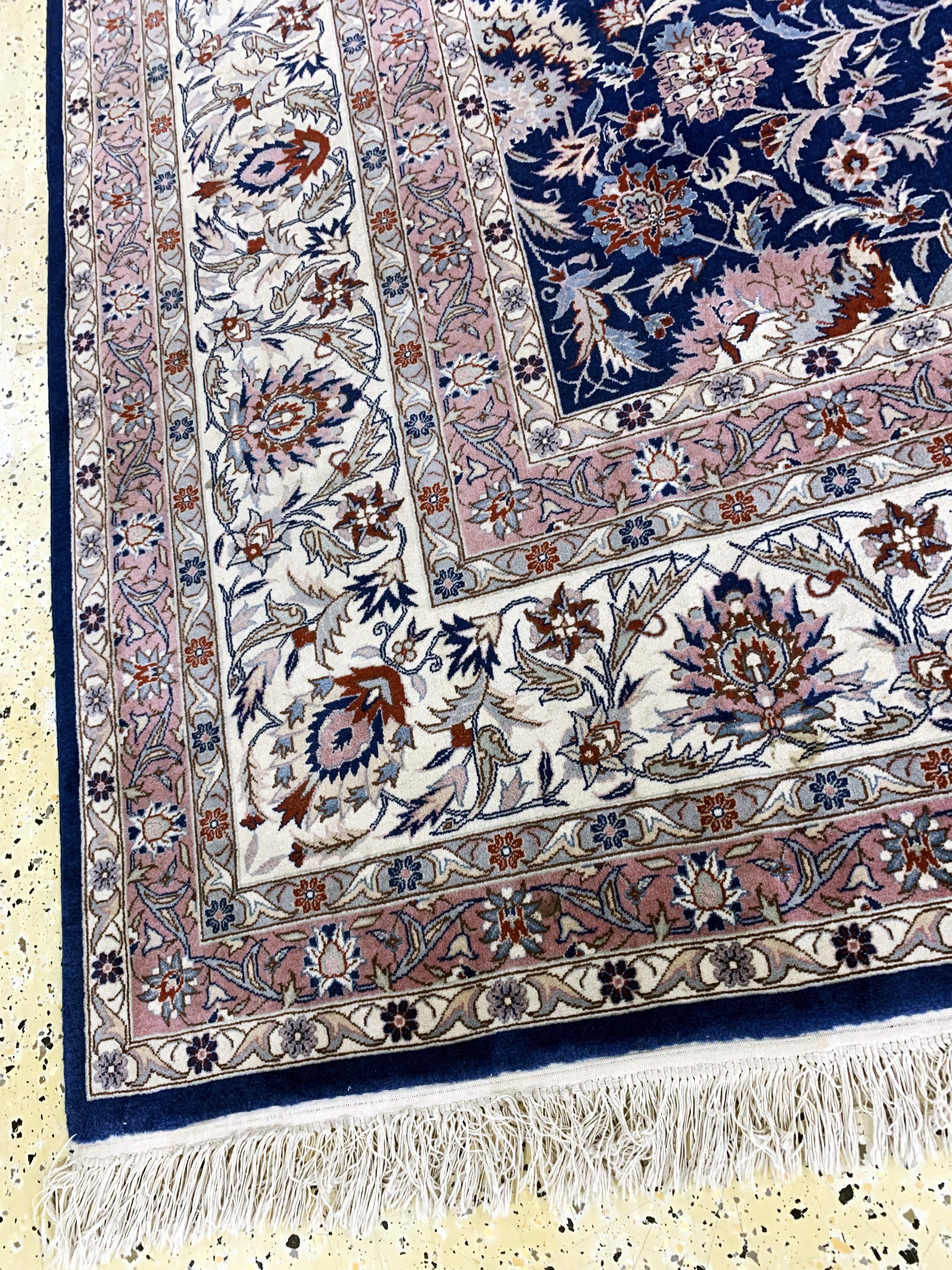 Detail g: Esfahan fein, China, Ende 20.Jhd, Korkwolleauf Baumwolle, ca. 353 x 253 cm, EHZ: 1-2