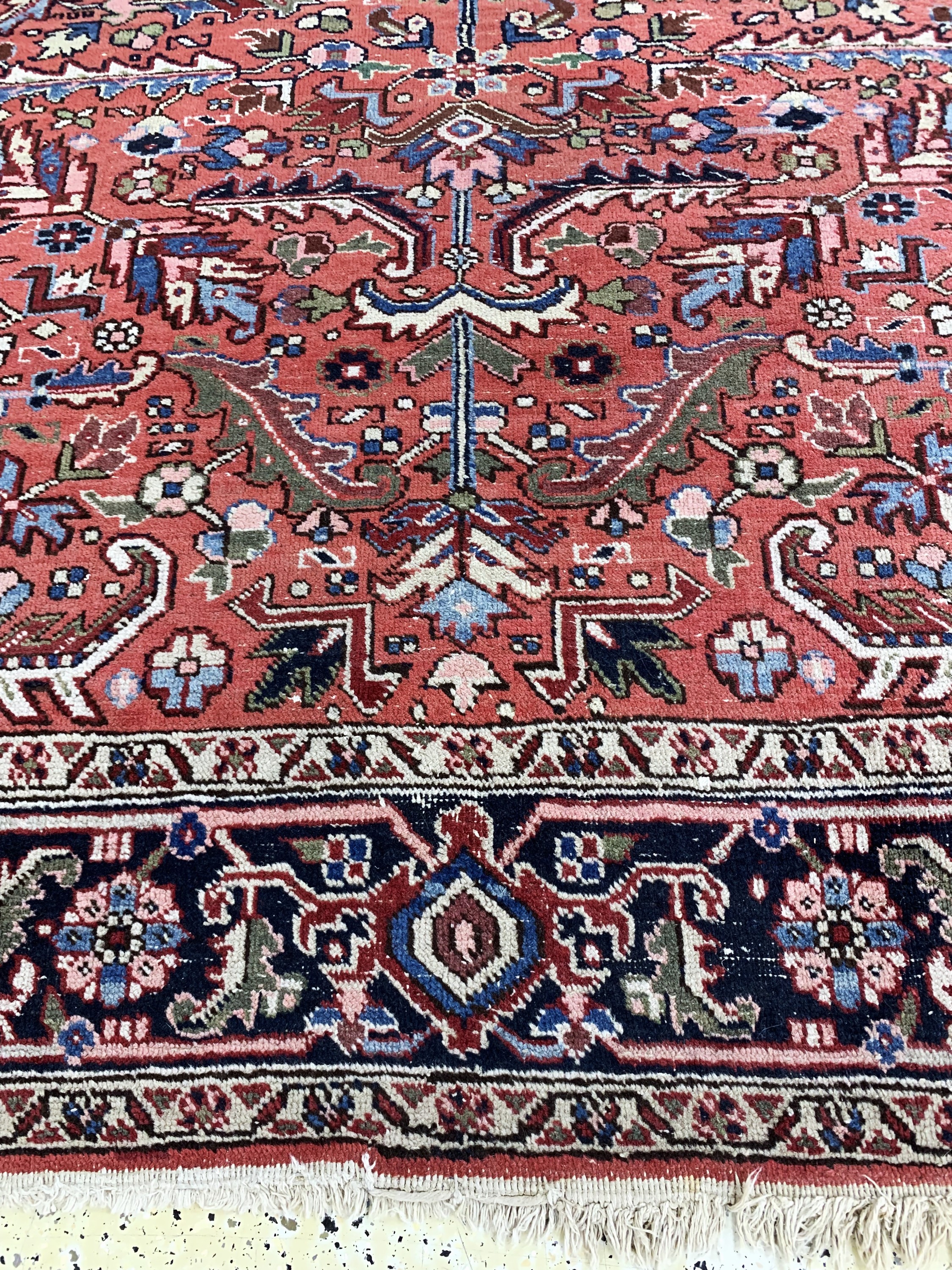Detail e: Heriz alt, Persien, Anfang 20.Jhd, Wolle auf Baumwolle, ca. 290 x 210 cm, EHZ: 2-3