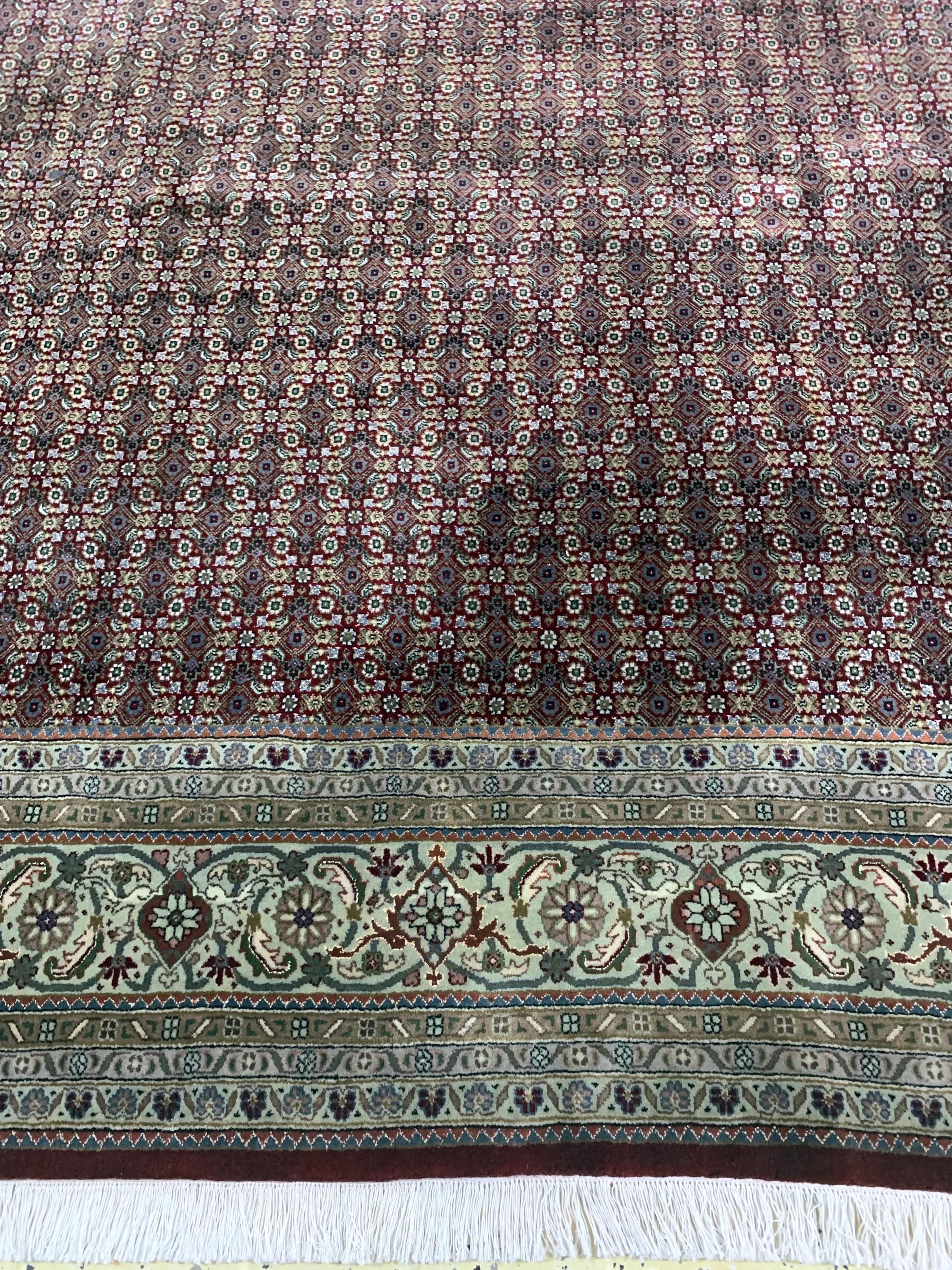 Detail b: Täbriz fein, Indien, Ende 20.Jhd, Korkwollemit Seide, ca. 345 x 250 cm, EHZ: 2