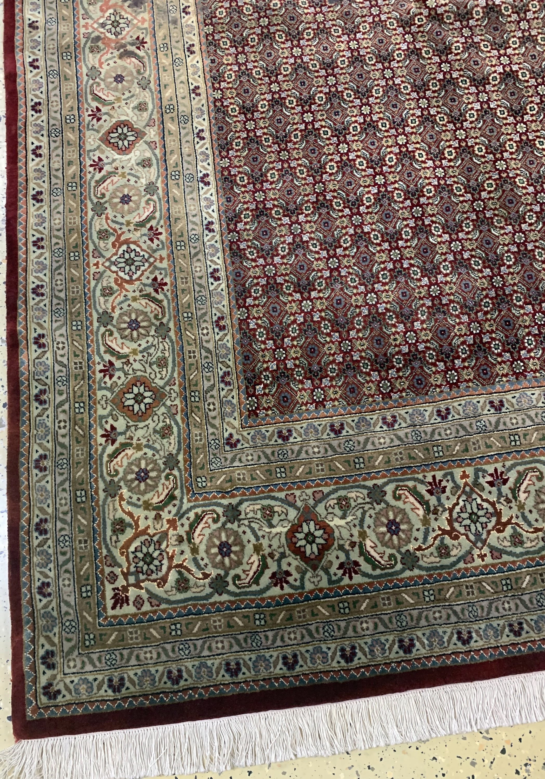 Detail c: Täbriz fein, Indien, Ende 20.Jhd, Korkwollemit Seide, ca. 345 x 250 cm, EHZ: 2