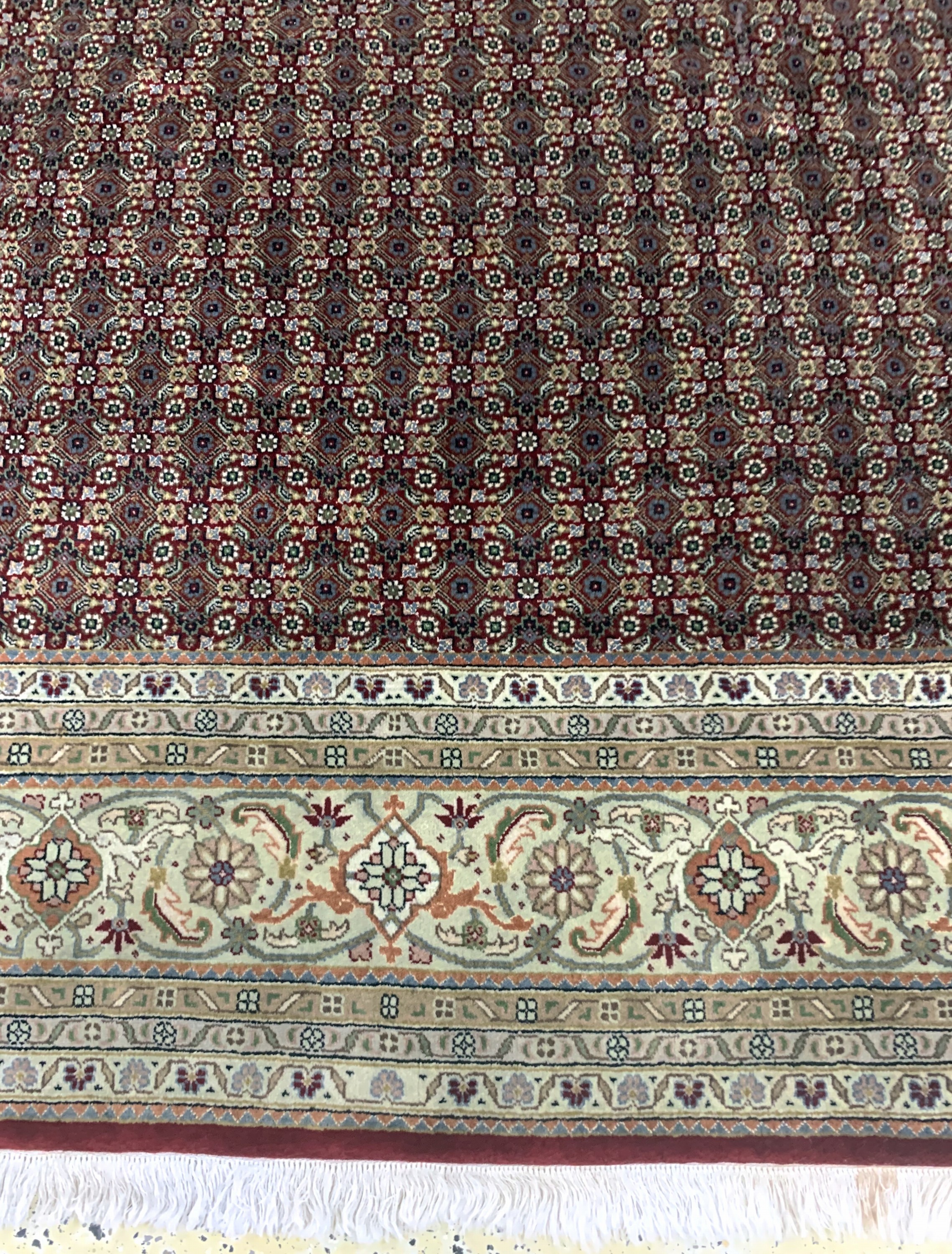 Detail e: Täbriz fein, Indien, Ende 20.Jhd, Korkwollemit Seide, ca. 345 x 250 cm, EHZ: 2
