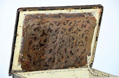 26995283a - Kriegskassette, deutsch, um 1800, Eisen, teils holzfarben bemalt, 7-zügiges Schloß mit ...