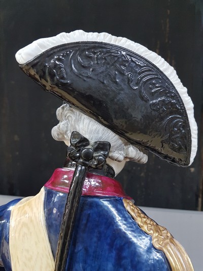 26995287j - Sehr große Porzellanfigur, Volkstedt, um 1900, Friedrich II. mit zwei Hunden, bunt ...