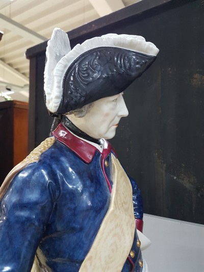 26995287m - Sehr große Porzellanfigur, Volkstedt, um 1900, Friedrich II. mit zwei Hunden, bunt ...