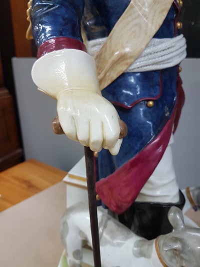 26995287n - Sehr große Porzellanfigur, Volkstedt, um 1900, Friedrich II. mit zwei Hunden, bunt ...