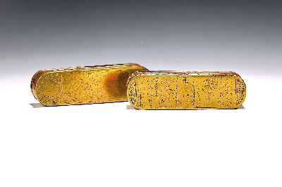 Image Paar Tabakdosen, Niederlande, 18.Jh., Messing und Kupfer, allseitig graviert, Deckel und ...