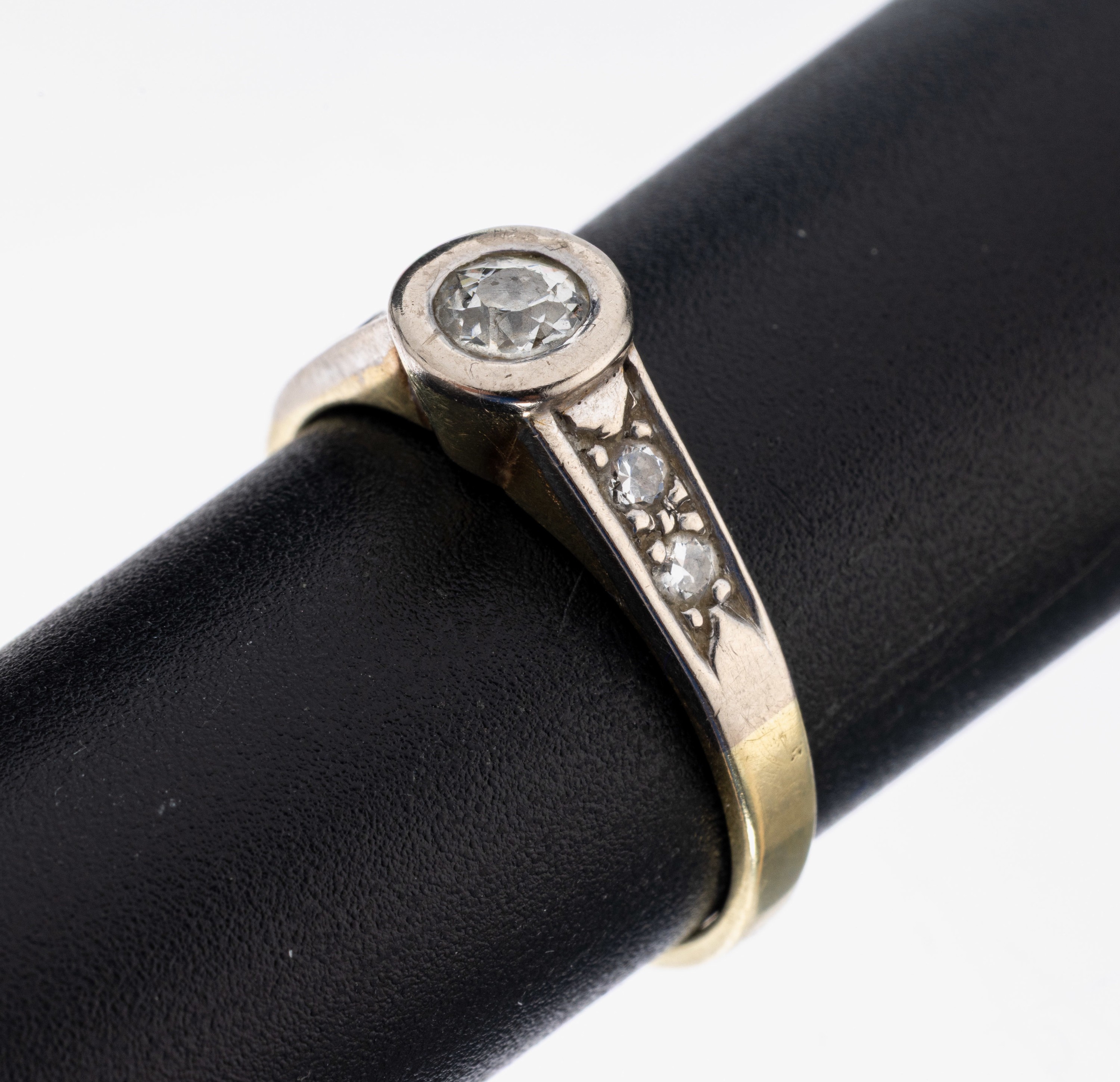 Image 26995887 - 14 kt Gold Diamant-Ring, GG 585/000, part. rhod., mittig Altschliffdiamant ca. 0.25 ct ...