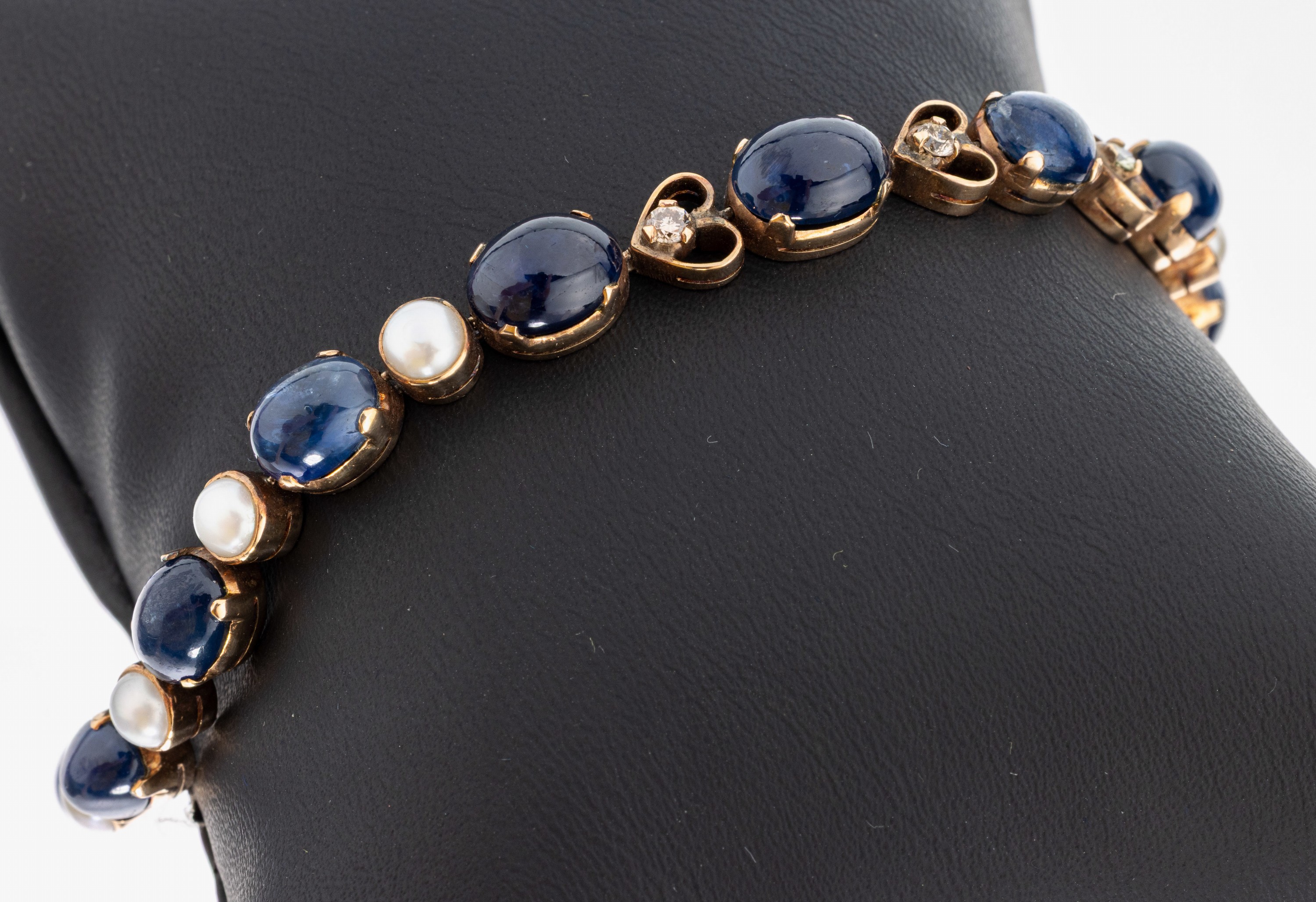 Image 26996119 - 14 kt Gold Saphir-Brillant-Perl-Armband, GG585/000, 13 ovale Saphir-Cabochons zus. ca. ...