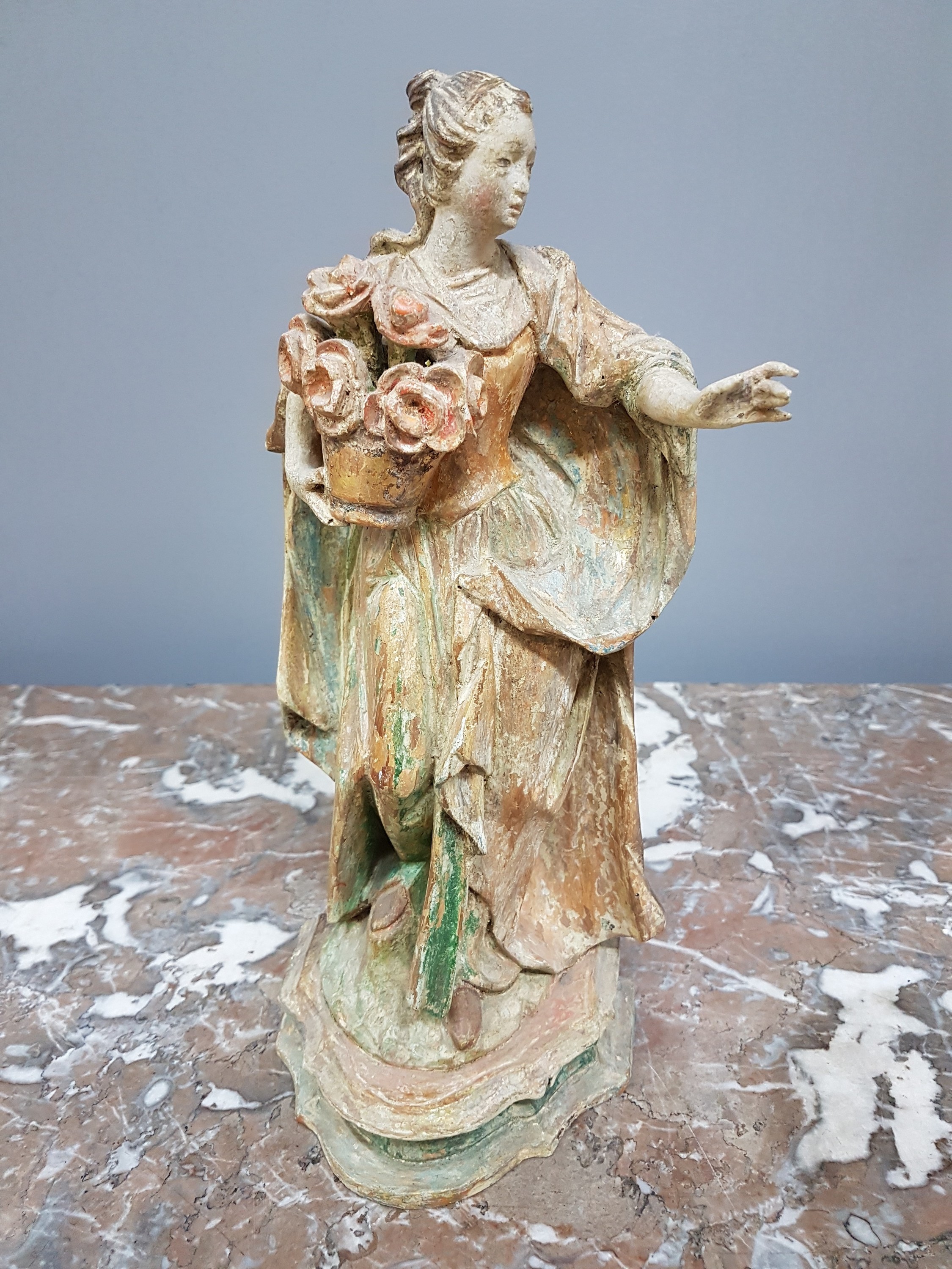 Detail a: Bildschnitzerei, wohl Grödnerthal, um 1770/80, Pappelholz, geschnitzt, Allegorie auf den Frühling, Reste von alter Fassung und Vergoldung, H. ca. ...