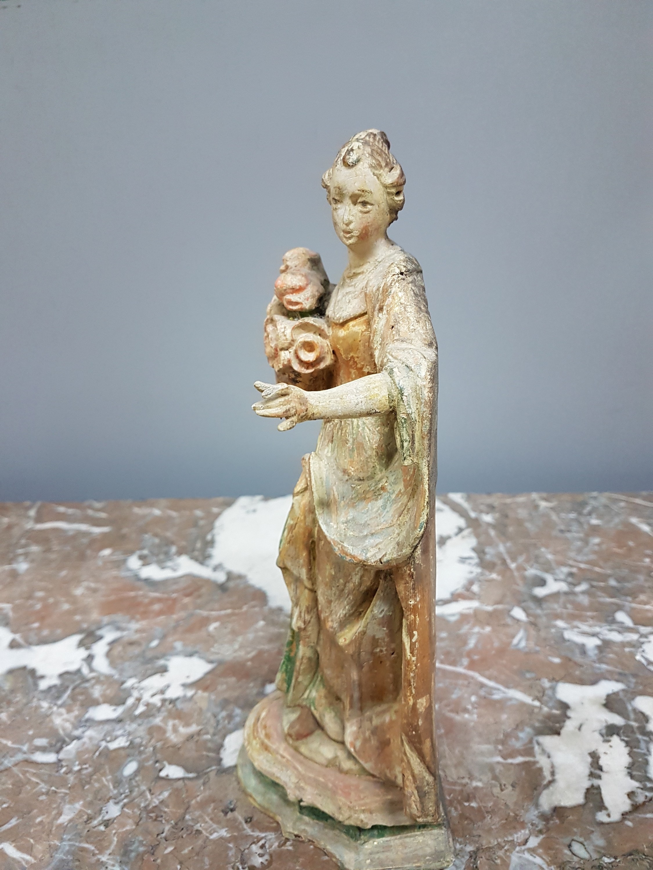 Detail d: Bildschnitzerei, wohl Grödnerthal, um 1770/80, Pappelholz, geschnitzt, Allegorie auf den Frühling, Reste von alter Fassung und Vergoldung, H. ca. ...