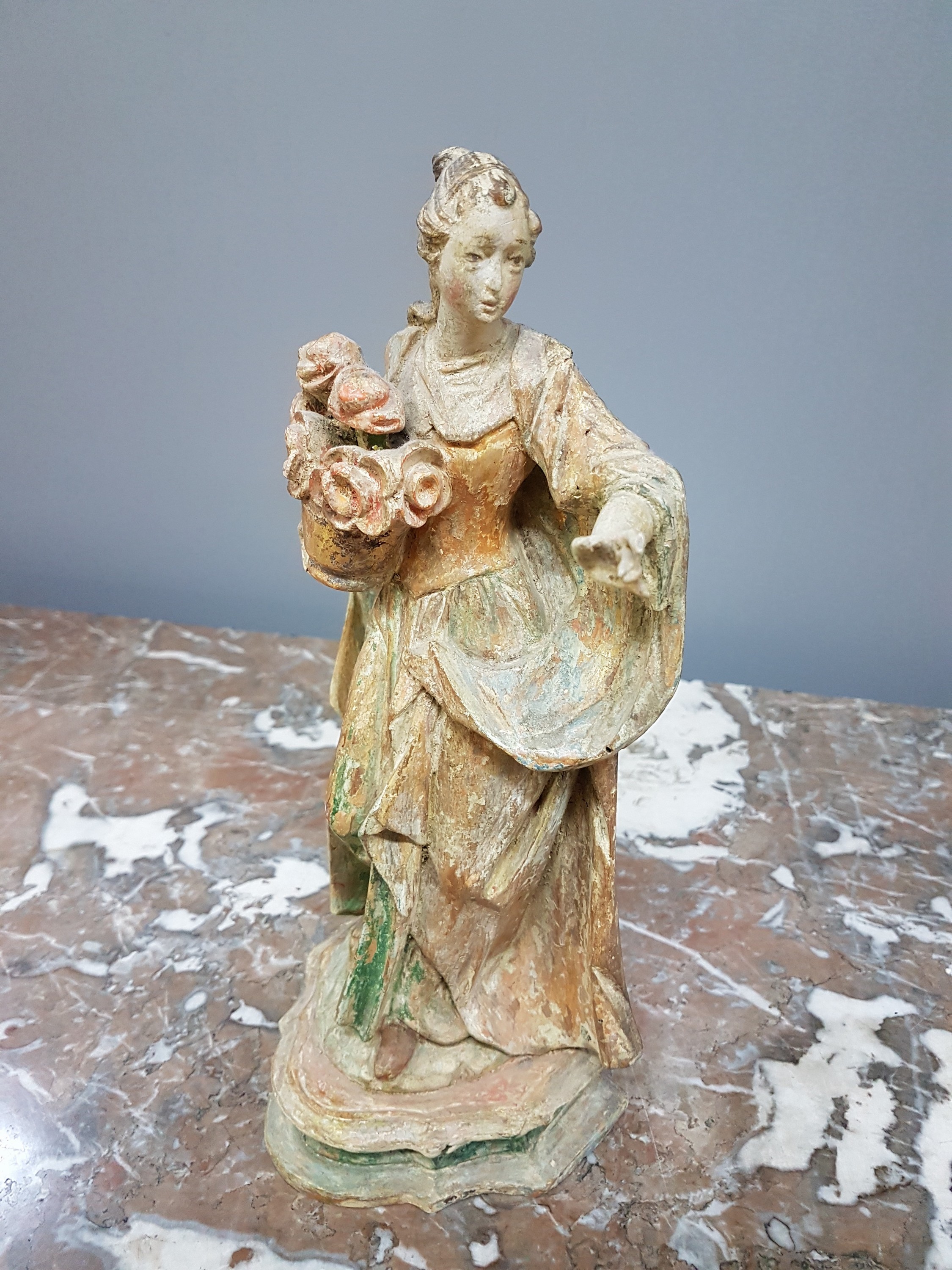 Detail e: Bildschnitzerei, wohl Grödnerthal, um 1770/80, Pappelholz, geschnitzt, Allegorie auf den Frühling, Reste von alter Fassung und Vergoldung, H. ca. ...