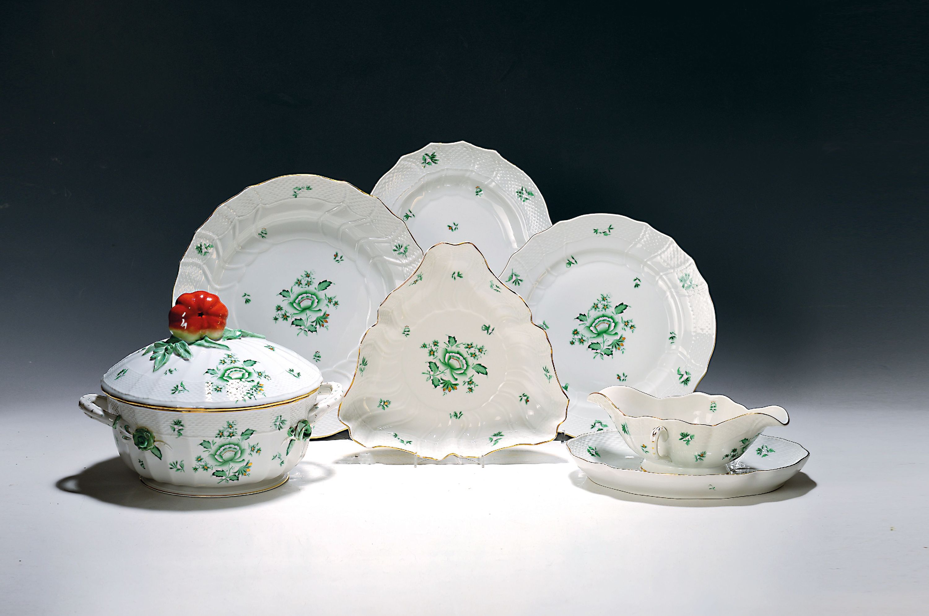 Image 26996161 - Speiseservice, Herend, 20. Jh., indische Blumen in Grün, Porzellan, Deckelterrine mit ...