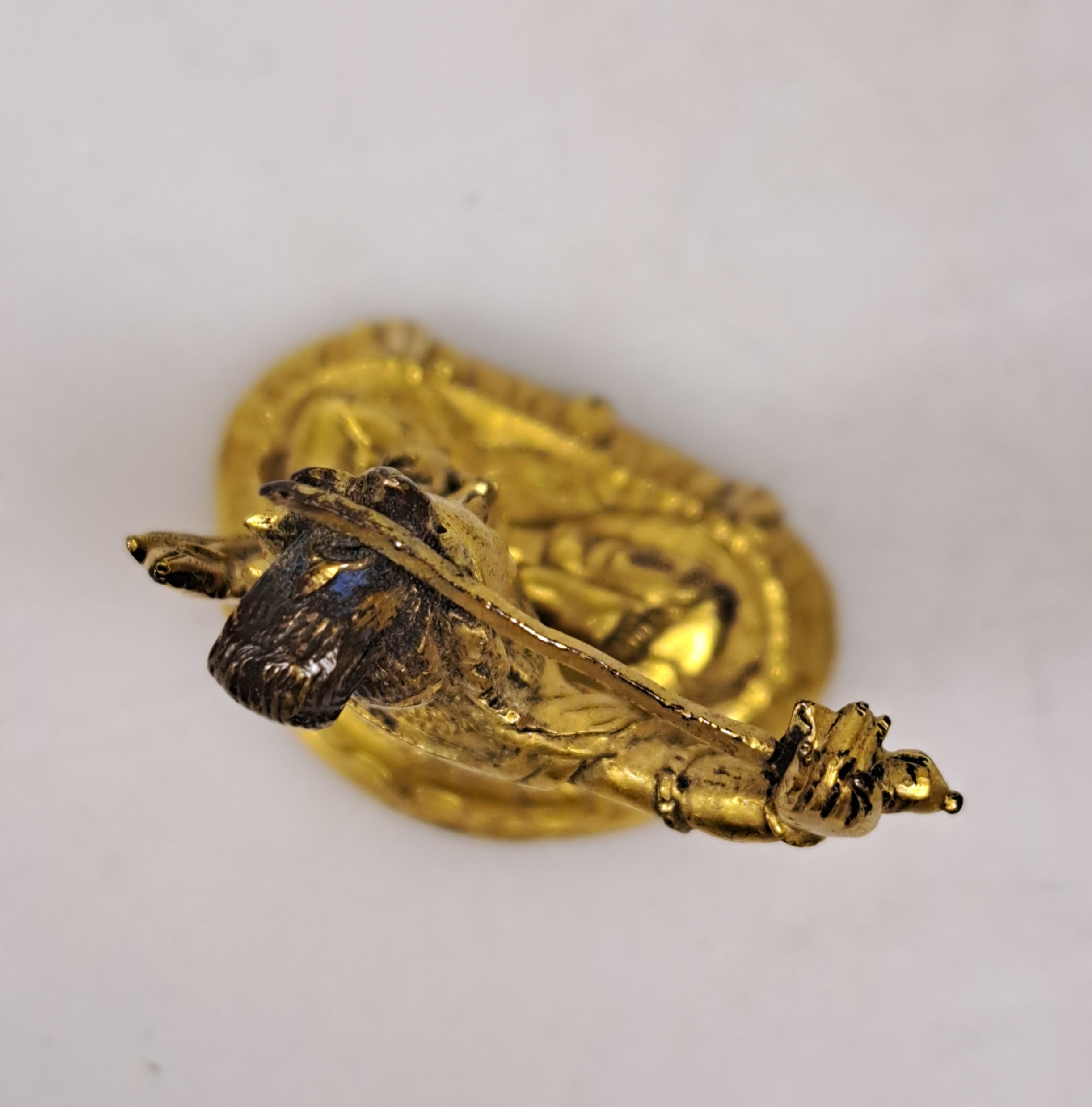 Detail f: Miniatur eines Manjushri, wohl Tibet, um 1880, mit Echtvergoldung, detaillierte, feine Ausarbeitung, doppelter Lotus, Sockel, H. ca. 4cm, ...