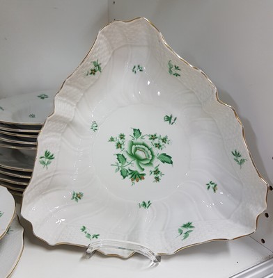 26996161e - Speiseservice, Herend, 20. Jh., indische Blumen in Grün, Porzellan, Deckelterrine mit ...